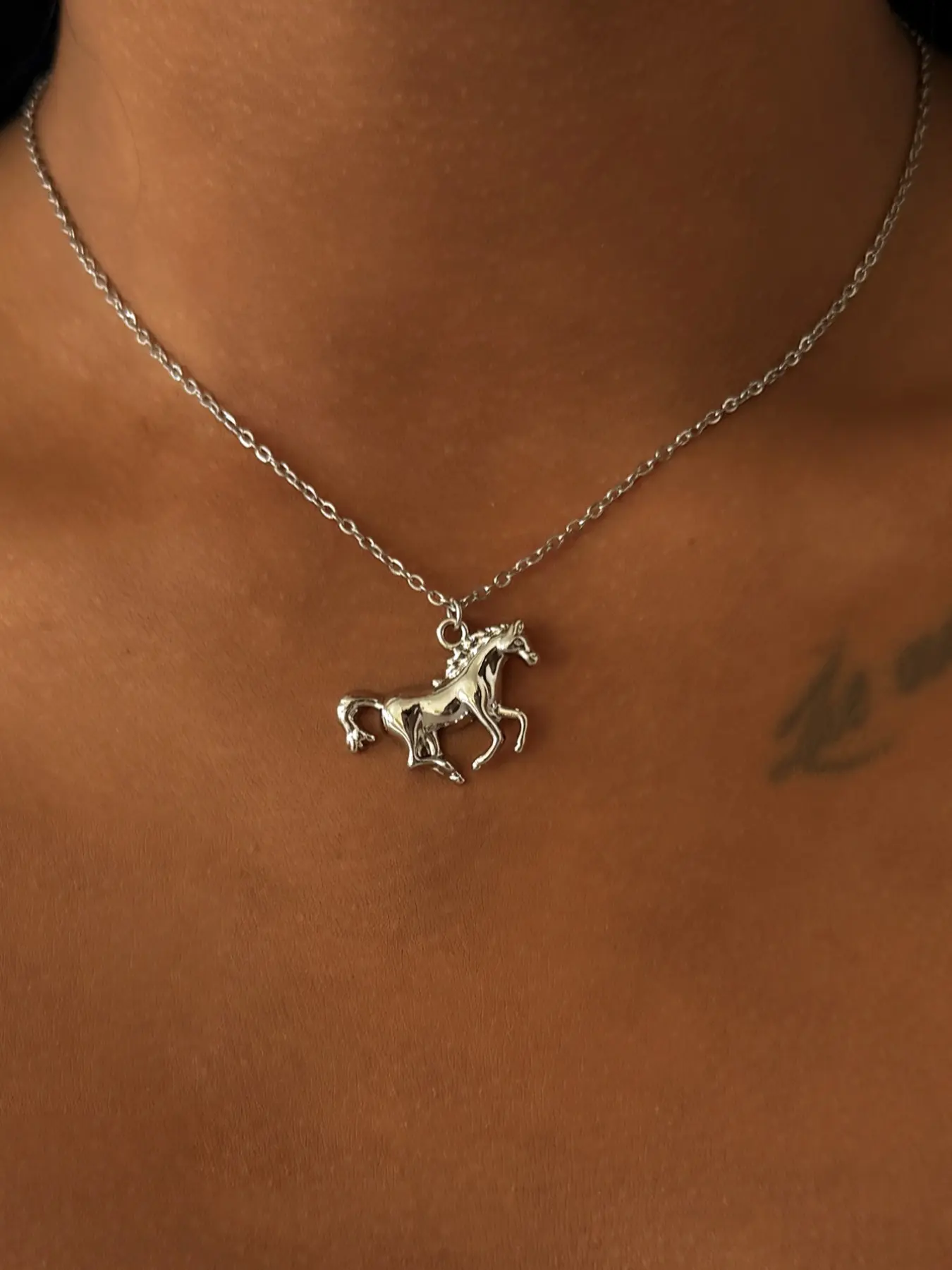 Silver Color Pegasus Horse Animal Pendant Necklace for Women, Daily Wear and Date Accessory, Stylish Jewelry for Ladies