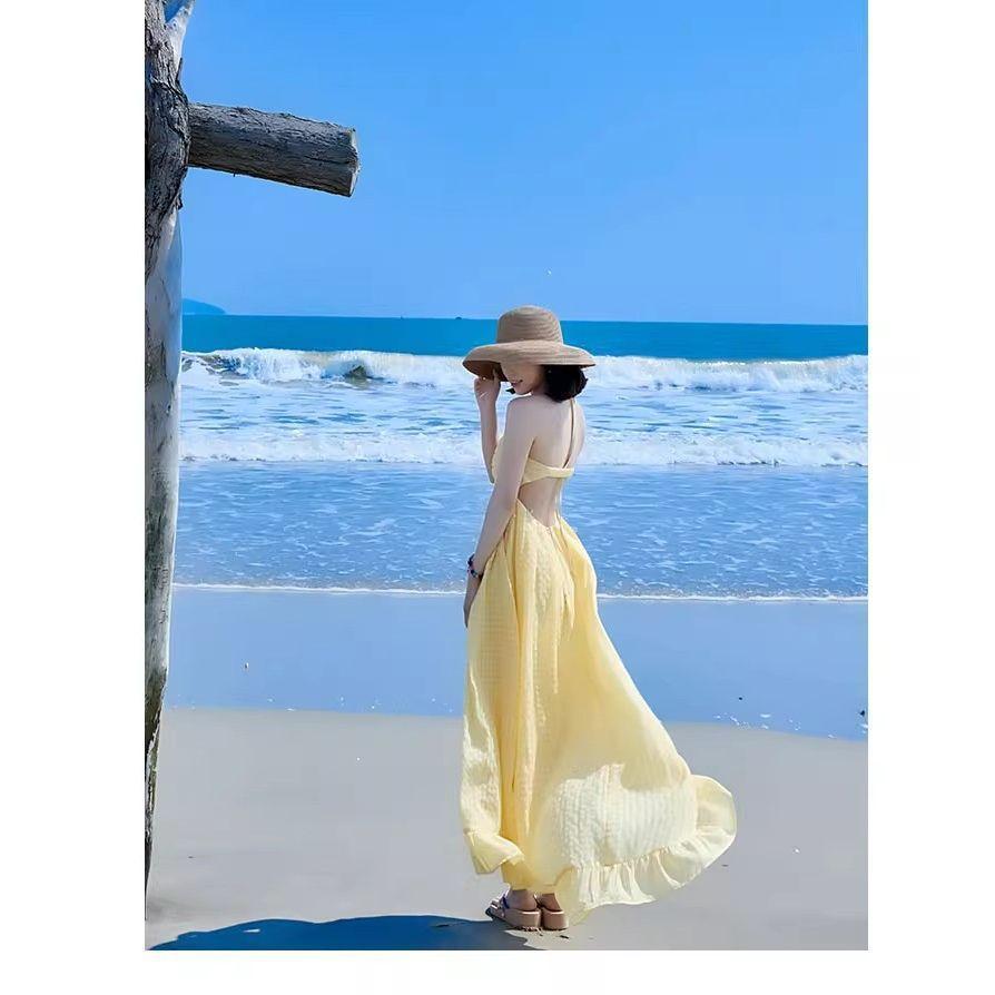 2026 Women's Yellow Elegant Halter Neck Backless Maxi Dress with Built-in Bra Padded, Sleeveless Spaghetti Strap Flowy Beach Dress, Luxury Vacation Outfit for Summer Beach, Holiday, Travel & Resort Wear - TikTok 2026 Women's Yellow Elegant Halter Neck Backless Maxi Dress with Built-in Bra Padded, Sleeveless Spaghetti Strap Flowy Beach Dress, Luxury Vacation Outfit for Summer Beach, Holiday, Travel & Resort Wear - TikTok