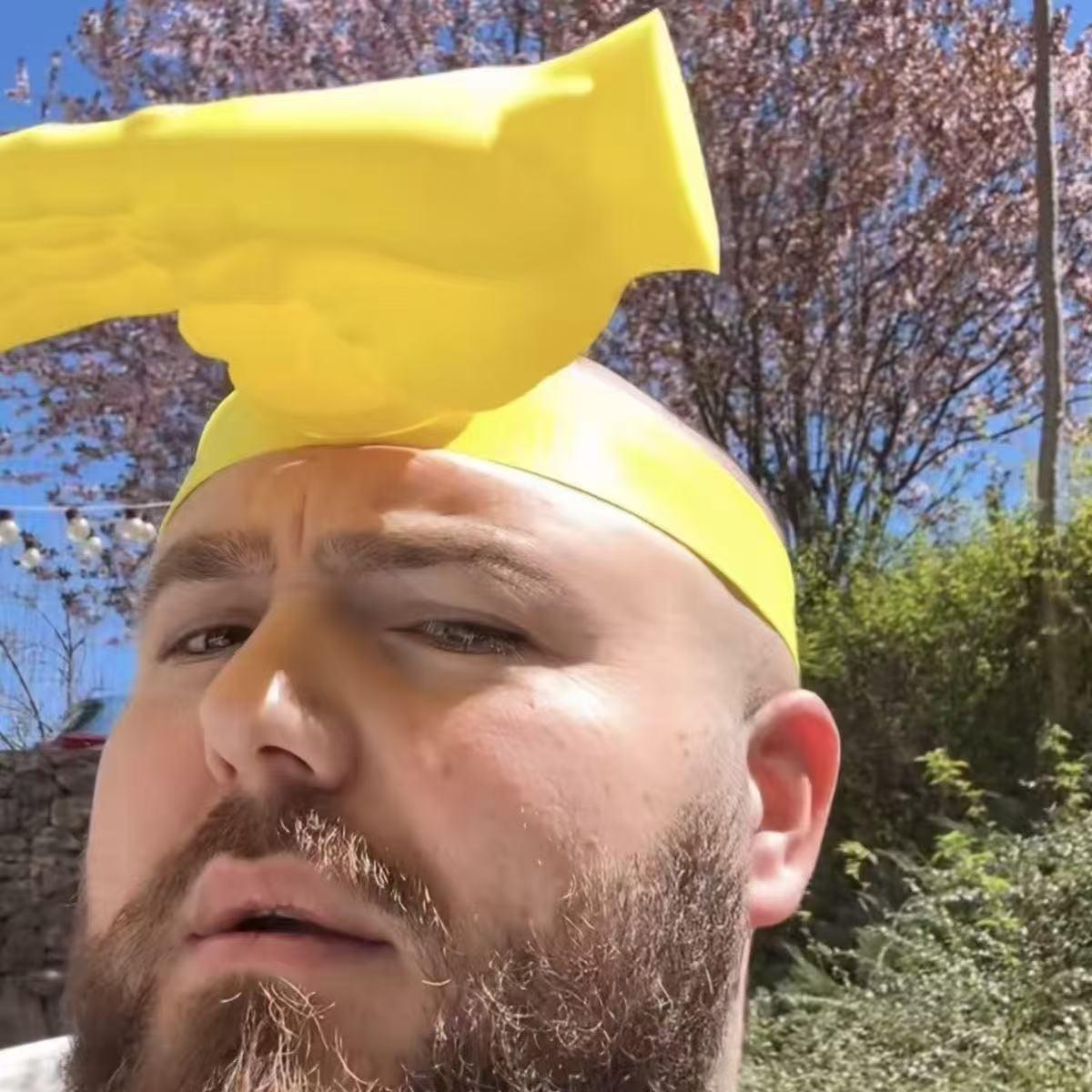 Fun prank toys,Novelty Palm Sun Visor Hat Funny Hand Shape Headband, Summer Outdoor UV Protection Sun Hat, Trending Hot Item Handmade Grape Crystal Mochi Set Cute Toothed Plush Stress Relief Glutinous Rice Cake Vibrant Tool Cat Ear Plushie Mystery Box