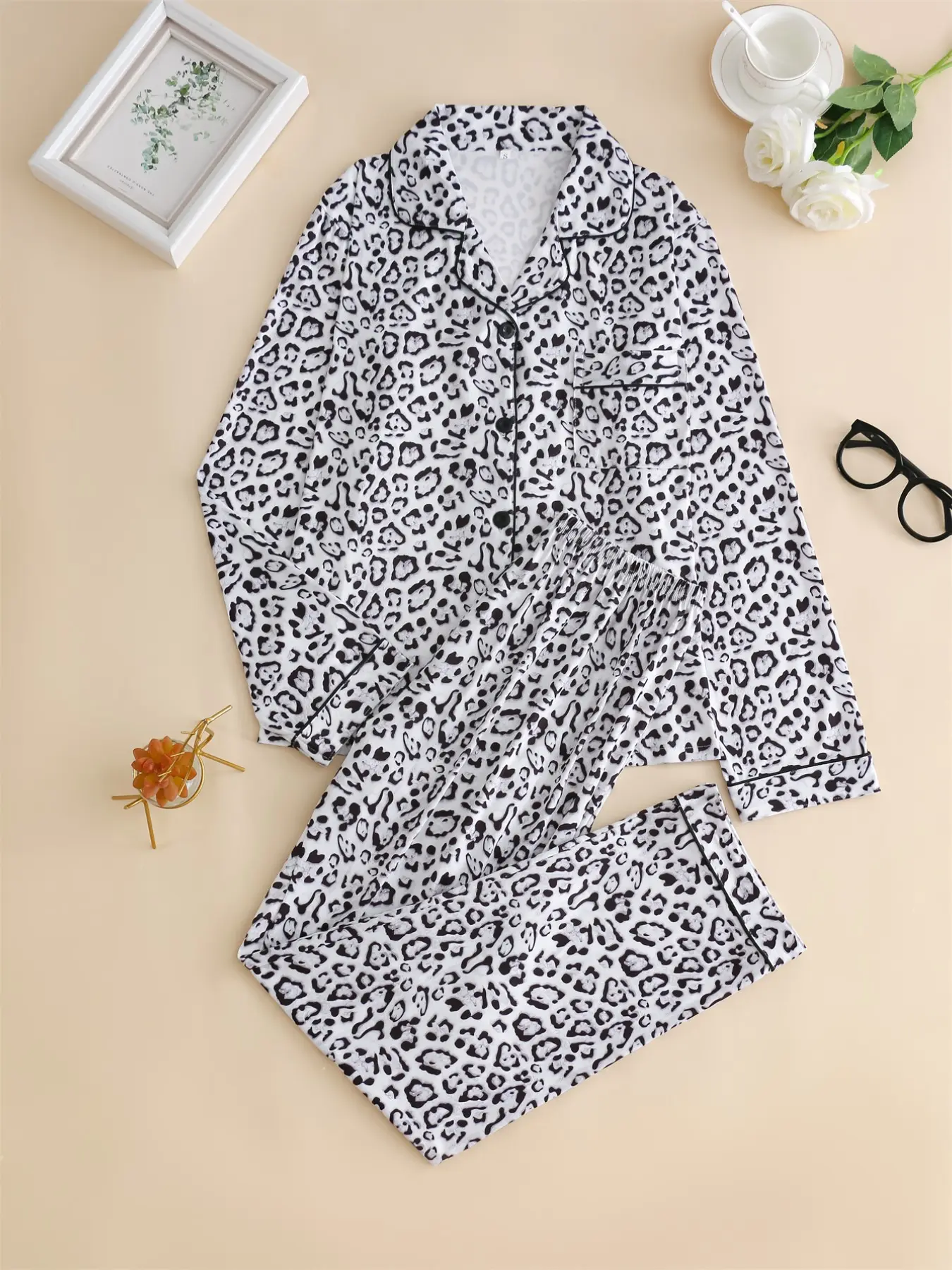 Two-Piece Retro Leopard Print Pajama Set, Soft Smooth Fabric, Loose Long Sleeve Top and Pants, Casual Fitted Sleepwear for Women, Loungewear