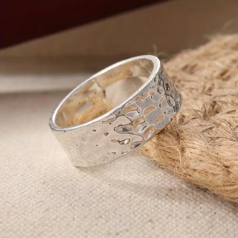 Vintage Hammer Texture Wedding Ring, Silver Color Ring with Concave Design, Perfect for Daily Wear and Gifts, Ideal for Holidays and Parties