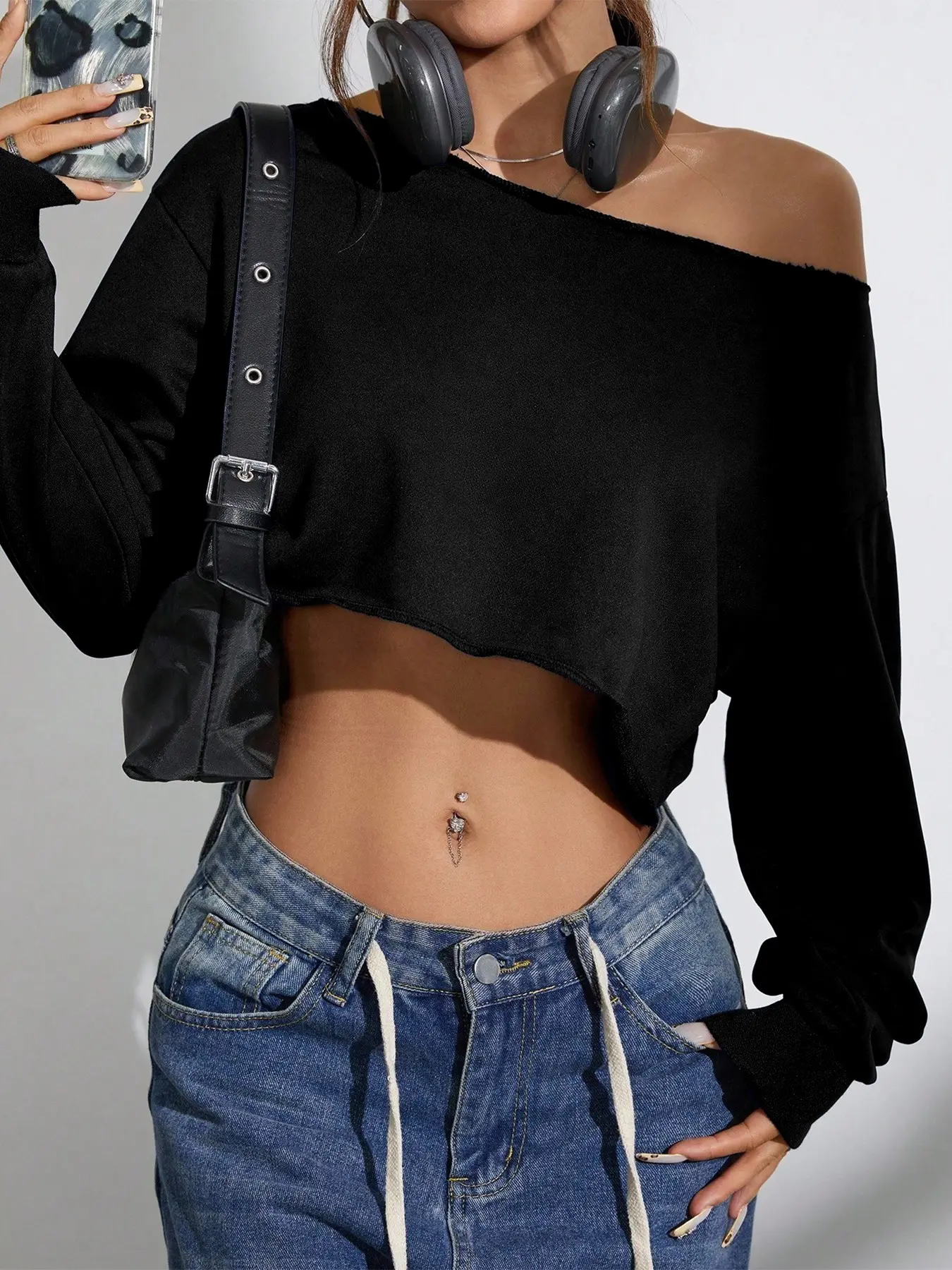 Raw Hem Off Shoulder Cropped Sweatshirt Loose Oversized Long Sleeve Crop Top Y2K Grunge Streetwear Daily Casual Club Party Outfit Lounge Wear Slim Midriff Pullover Basic Black Lazy Top Teen Girls Viral Aesthetic Street Style Daily Going Out Fashion Garme