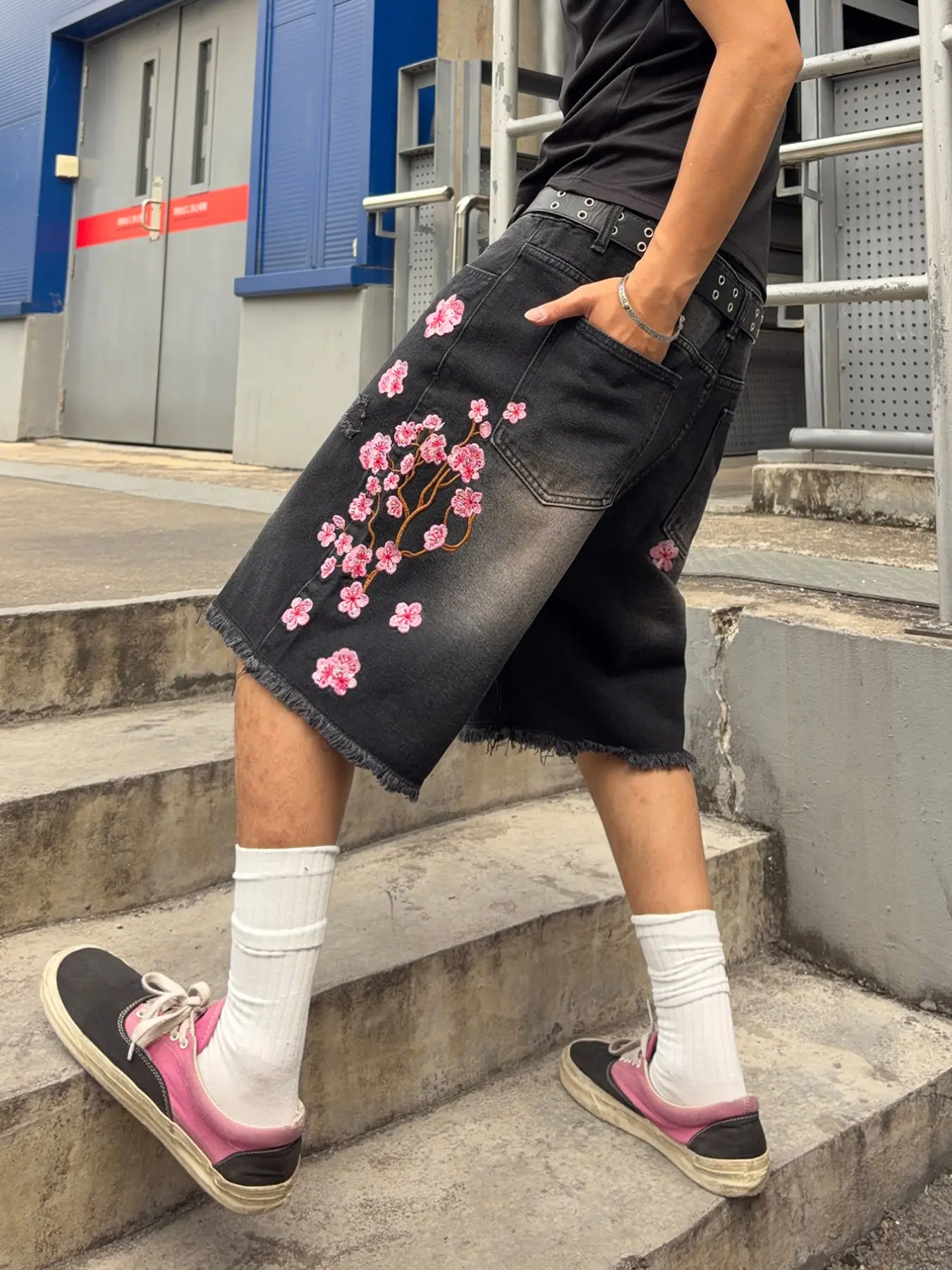 Summer New Loose Embroidered Floral Jeans Shorts, Fashion Artistic Stitching Five-Pocket Pants, Trendy Comfortable Daily Wear, Multiple Sizes Available