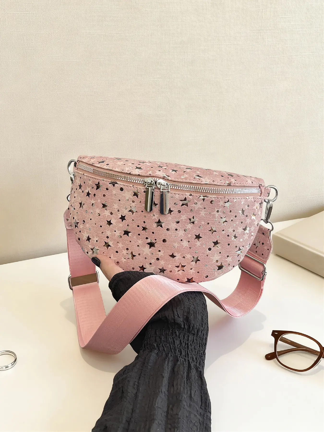 Ladies' casual and fashionable star patterned chest bag waist bag, easy to match with daily outdoor travel diagonal shoulder bag PU Fanny Pack