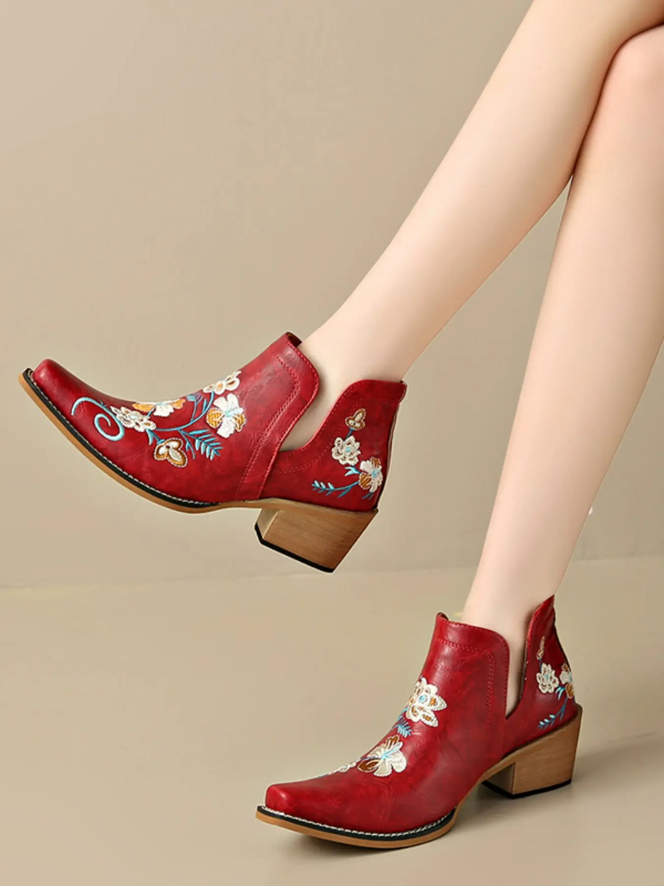 Western Floral Embroidered Pointed Toe Short Boots for Women, Vintage Wood Grain Heel Side Cut Jeans Boots, Bohemian Patchwork Embroidery