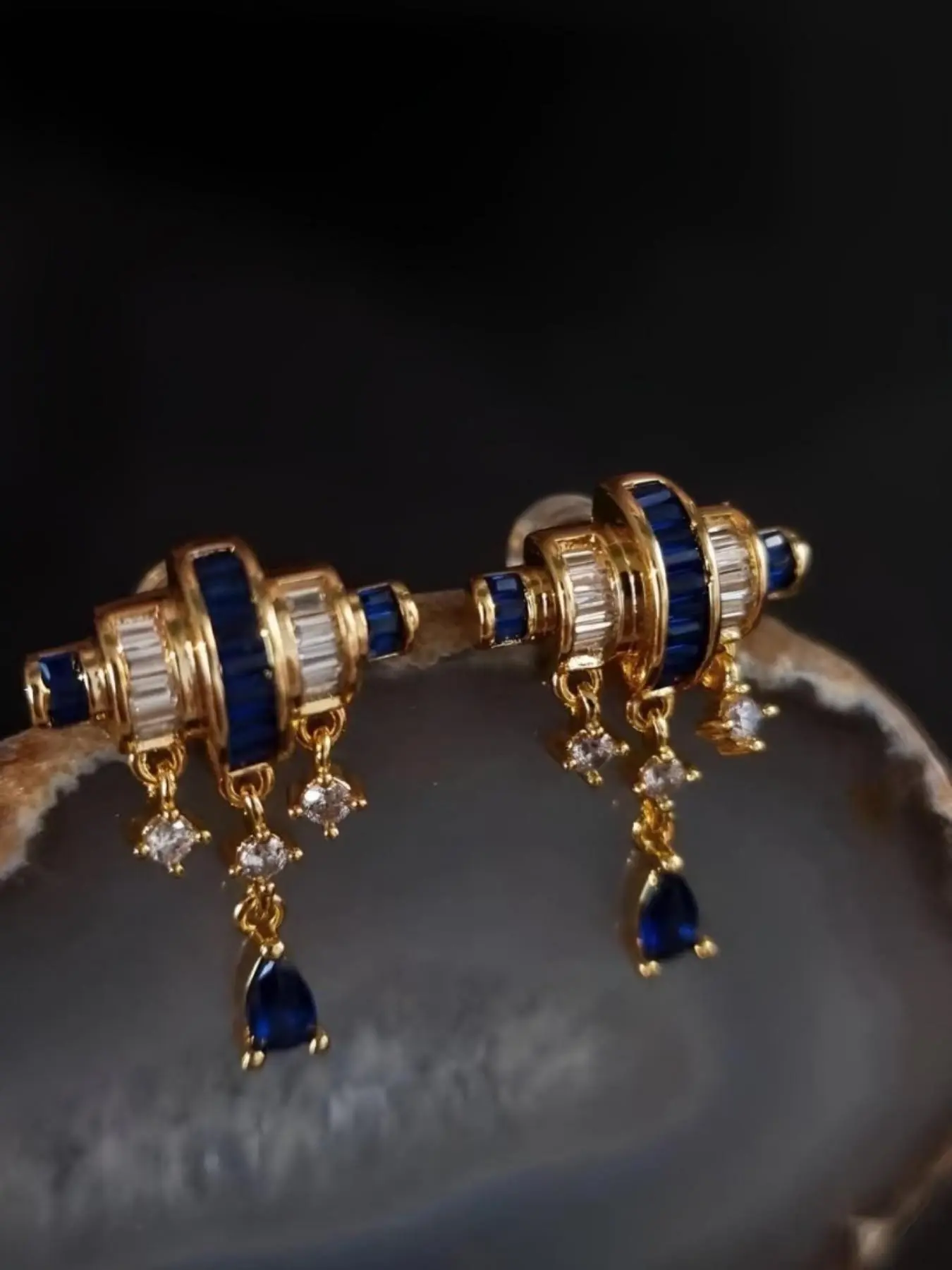 Vintage Royal Blue Geometric Pendant Earrings, Multifaceted Zircon Streamer Drop Earrings, Luxurious Baroque Style Fashion Jewelry for Parties and Weddings