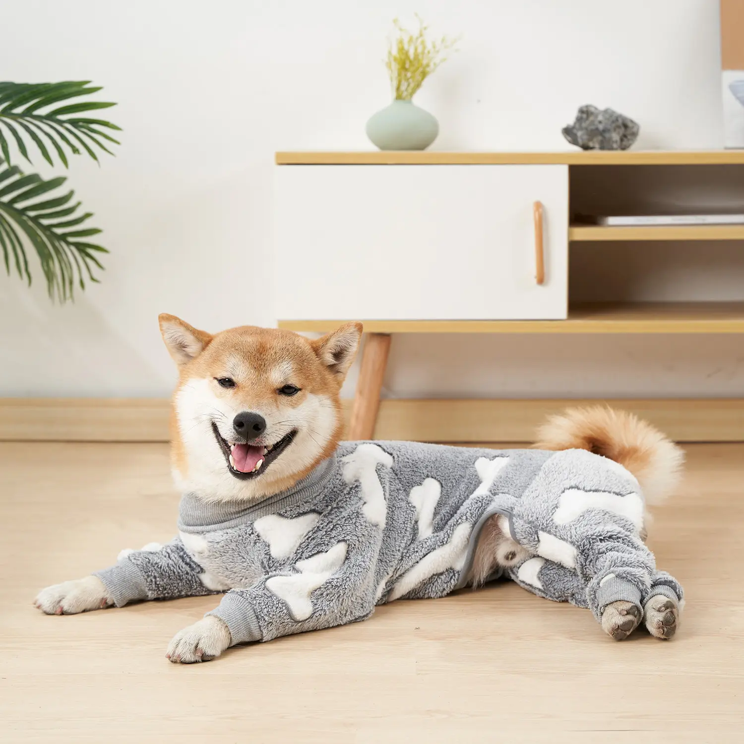 Cute Print Pet Sweater, Comfortable Soft Flannel Winter Dog Clothes, Four Legged All Inclusive Warm Home Clothes for Small and Medium-sized Dogs