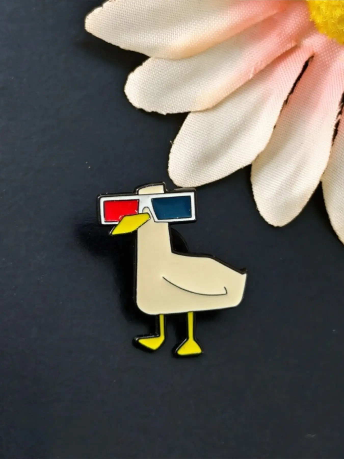 Funny 3D Glasses Duck Enamel Pin,Cartoon Goose Lapel Badge Weird Cute Meme Animal Brooch for Jacket Backpack Decor Jewelry Gift