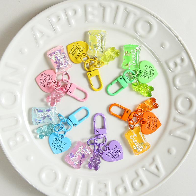 Transparent cute bear pendant candy heart-shaped keychain DIY accessory, suitable for decorating student backpacks and wallets Transparent cute bear pendant candy heart-shaped keychain DIY accessory, suitable for decorating student backpacks and wallets