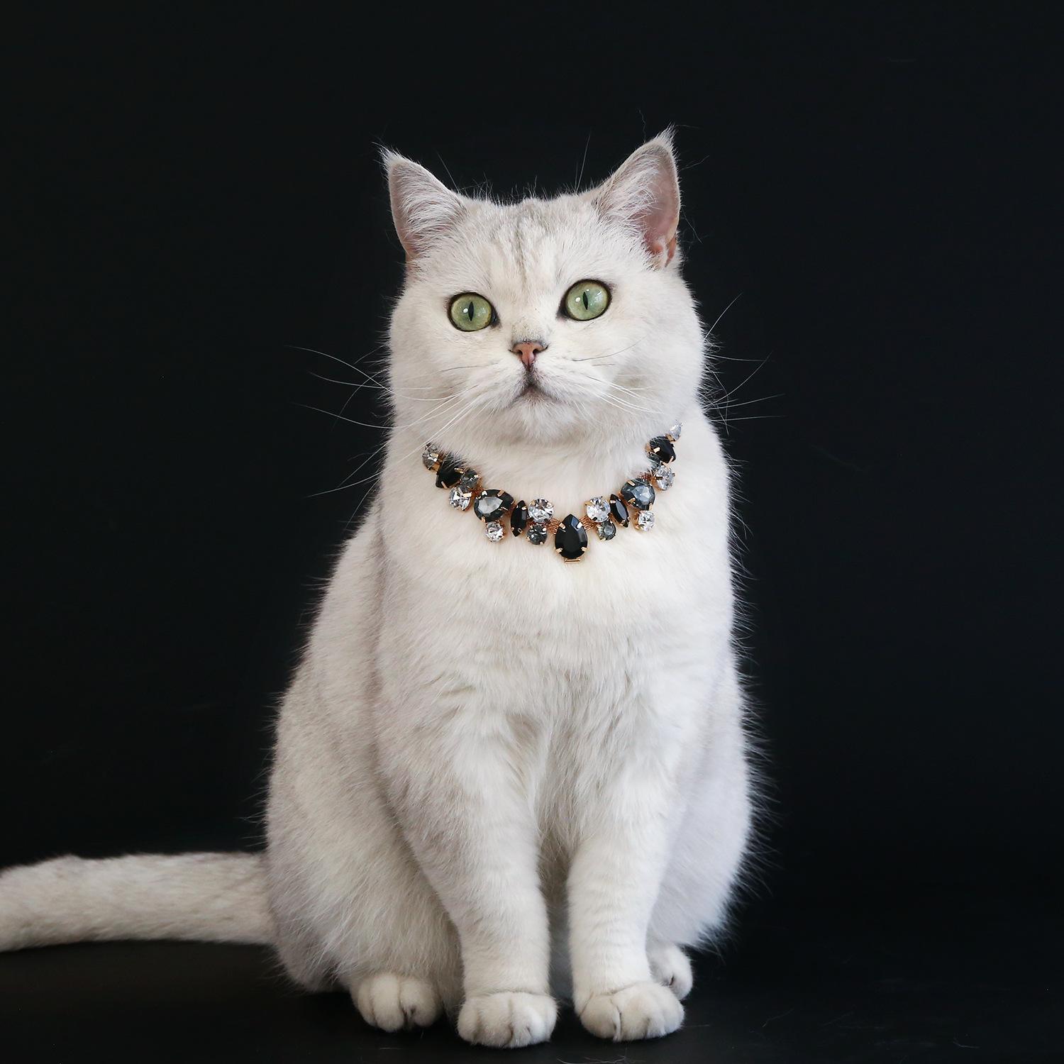 Luxury Pet Necklace: Gemstone & Crystal Chain Collar for Cats and Dogs - Full-Rhinestone, Princess-Style, Teardrop-Accent, Metal Wedding Collar