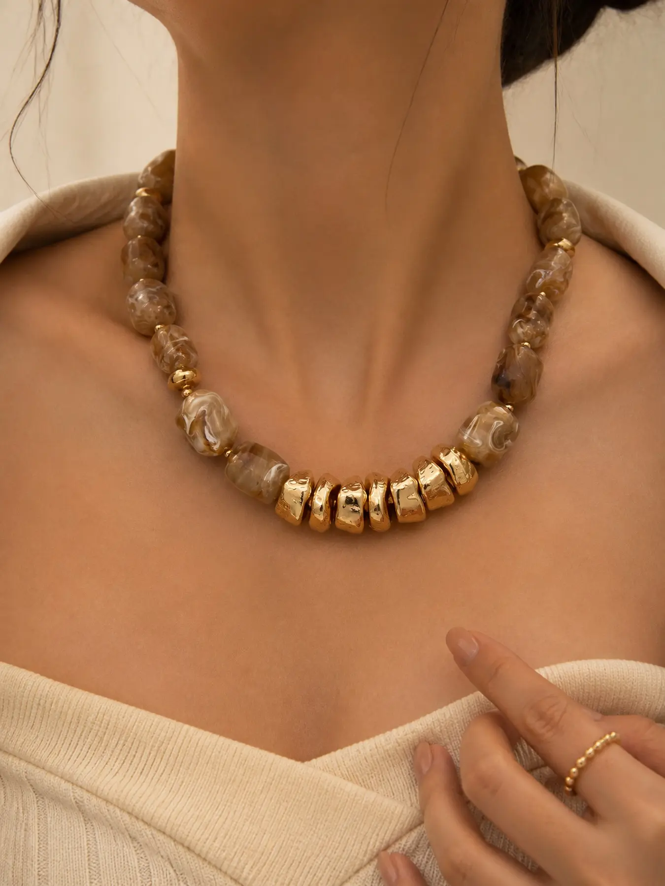 Natural Stone Beaded Necklace for Women, Vintage Statement Necklace with Chunky Beads and Gold Tone Accents, Boho Minimalist Jewelry Gift