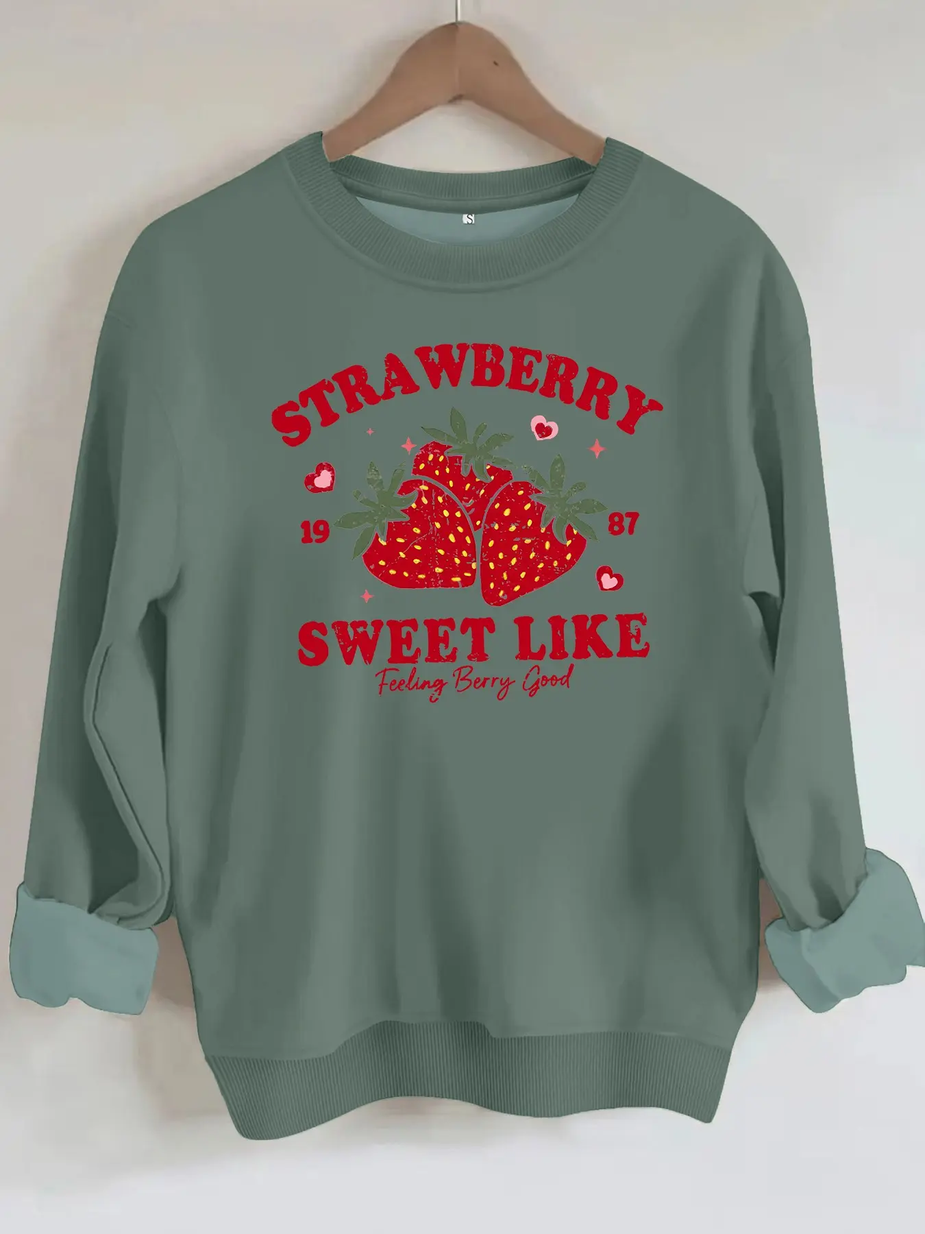 Women's Casual Round Neck Fleece Sweatshirt, Bold Strawberry Print, Four-Season Fashion Top, Comfortable Daily Wear