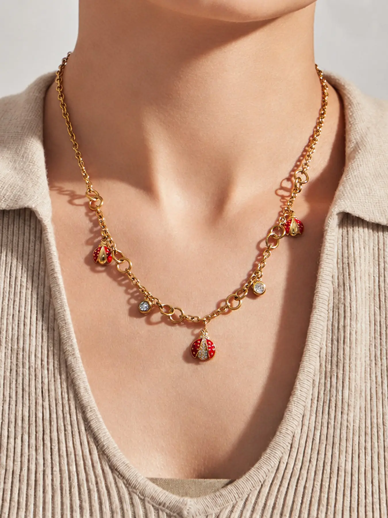 European and American Style Ladybug Drop Oil Embedded Zircon Hand Chain Necklace, Stainless Steel Jewelry, Elegant Accessory