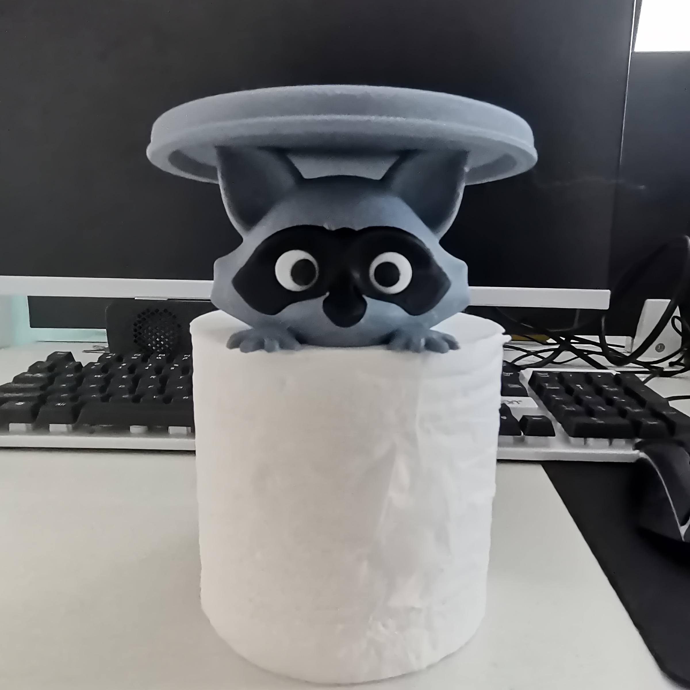 3D Printed Raccoon Toilet Paper Holder in Plastic, Whimsical Cartoon Design with Dustproof Lid, Standalone Bathroom Decor for Humor Lovers