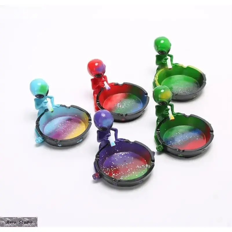 Alien Resin Ashtray & Trinket Dish – Viral Sci-Fi Alien Space Aesthetic Catchall Tray, Cool Gothic Home Office Desk Decor Organizer, Waterproof Indoor Outdoor Decorative Figurine, Unique Gift for Room Decor Lovers & Collectors
