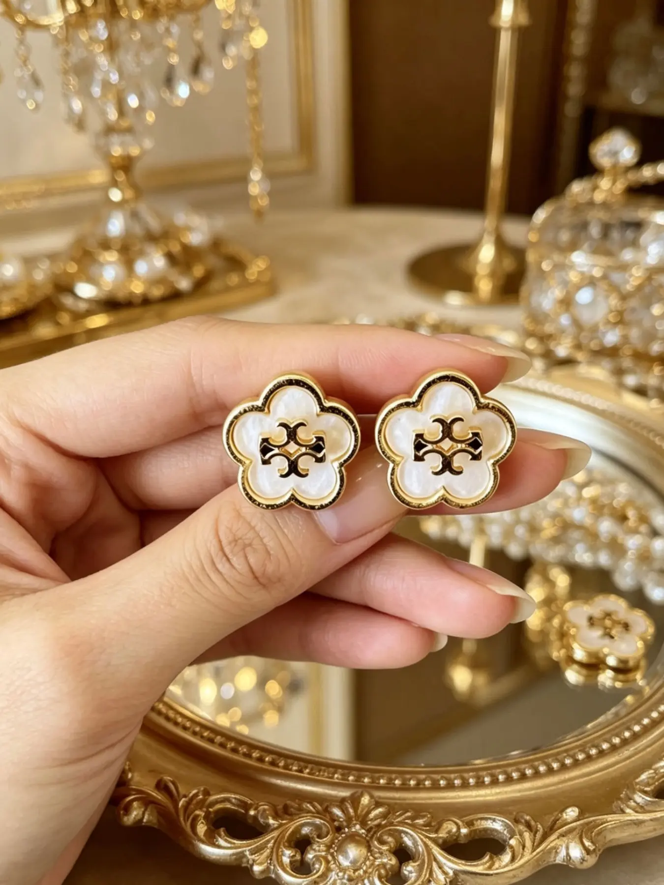 New Women's Earrings, Clover Earrings, Floral Stud Earrings, Fashionable Luxury Colorful Dopamine Earrings, High-End Jewelry for Daily Commute
