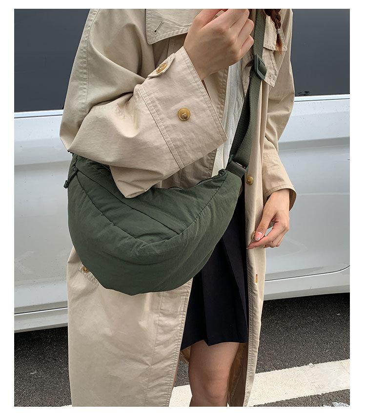Simple and Versatile Hobo Bag An Elegant Casual Crossbody Bag That Fashionable and Lightweight Suitable Shoulder Bag