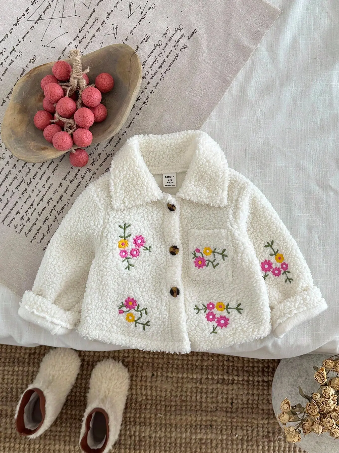 Girls' Autumn Winter Lamb Fur Coat, Korean Style Embroidered Flower Top, Baby Daily Warm Fuzzy Jacket, Stand Collar Design, Cozy and Lightweight