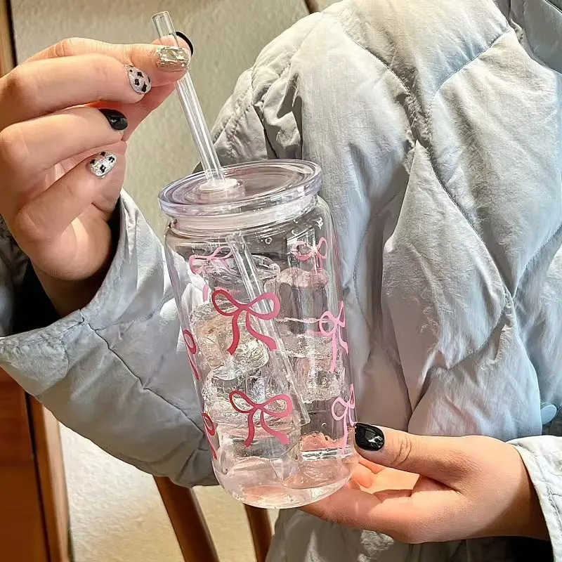 Clear plastic jar with lid and straw, 16 oz flat-bottomed plastic cup, plastic bottles with lids, perfect for iced coffee, water bottles, mugs, perfect for Christmas and party gifts, suitable for water, milk, juice and beverages