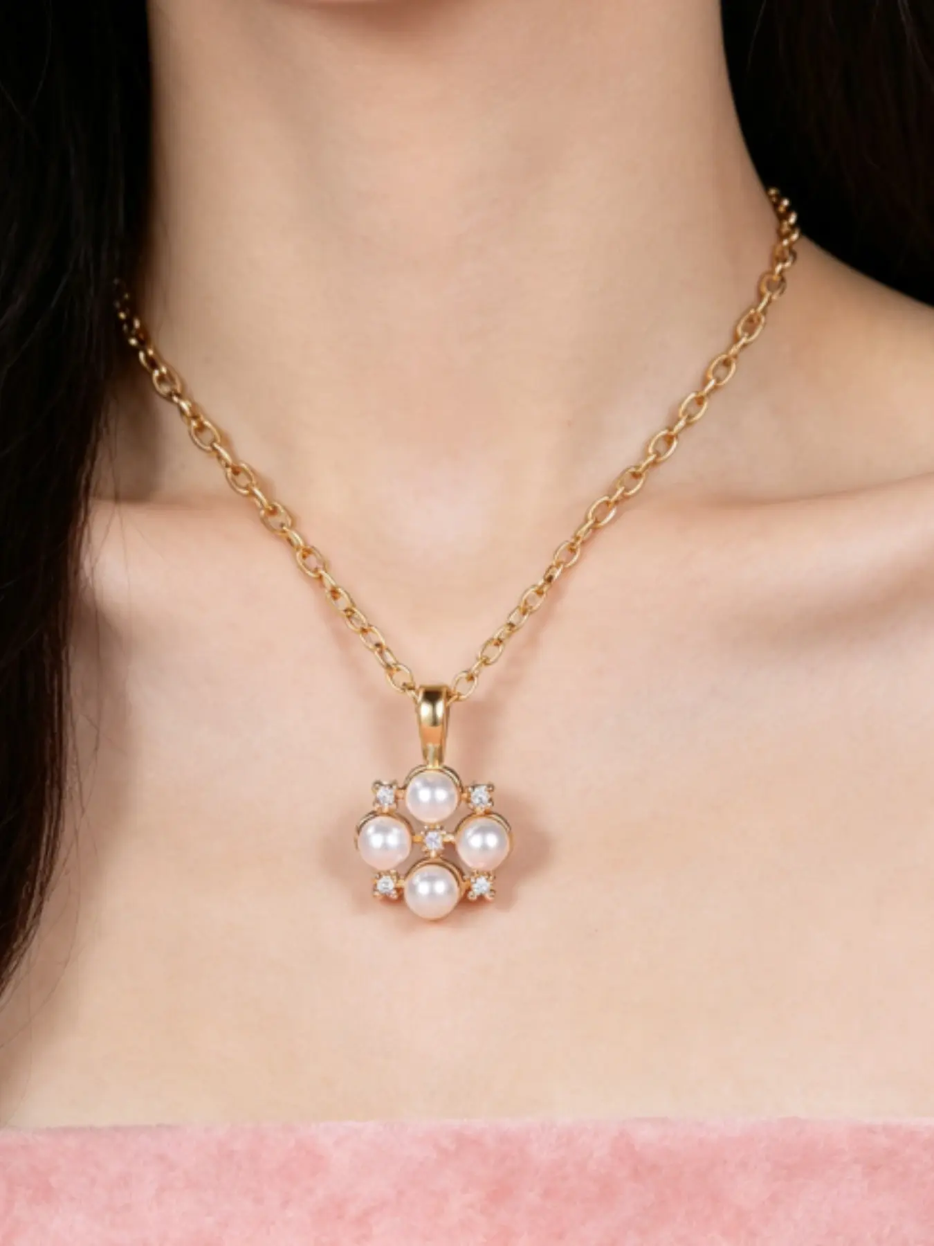 Classic Elegant Four-Leaf Clover Pendant Necklace, Artificial Pearl, Leaf Print, Perfect for Office, Wedding, Anniversary, Gift for Her