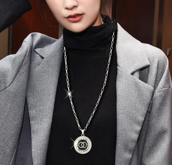 Korean Style Sweater Chain, New Fashion Cross-Border Long Design for Autumn and Winter, Elegant and Versatile Clothing Accessory for Women