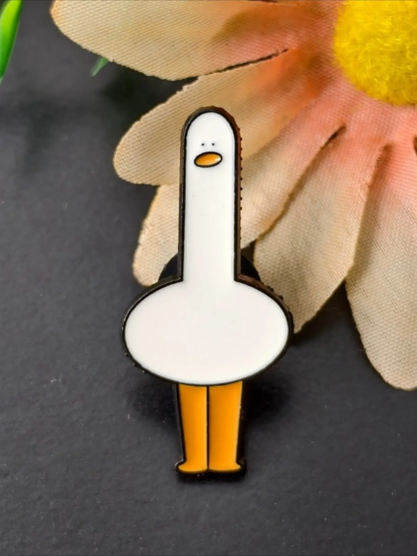Adorable Tall Neck Goose Enamel Pin, Cartoon Silly Duck Lapel Brooch, Humorous Animal Badge for Jackets Backpacks, Ideal Gift for Goose Fans & Humor Lovers