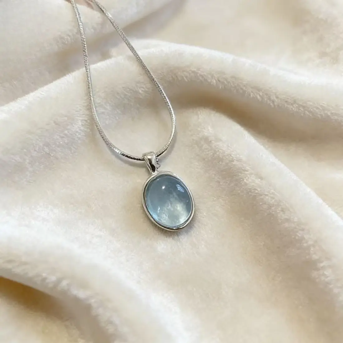 Blue Oval Pendant Necklace for Women, Dainty Moonlight Inspired Collarbone Chain, Vintage Elegant Jewelry, Celestial Statement Necklace, Minimalist Gift for Her, Vacation Party Wedding Daily Wear