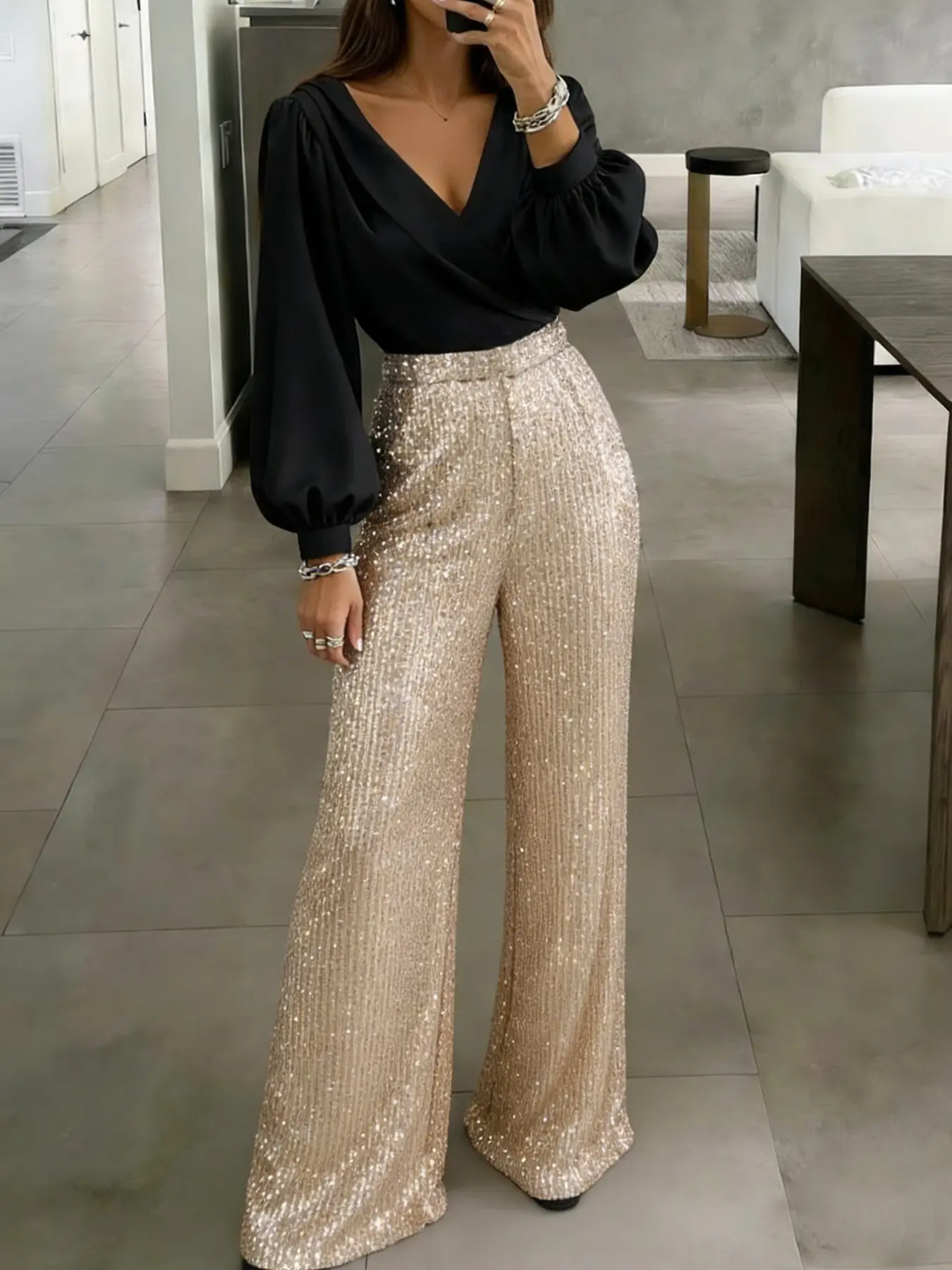 Women's trousers, champagne-colored sequined high-waisted wide-leg style, beautiful, fashionable, and elegant for banquets, parties, and evening events.