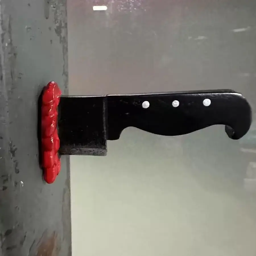 Funny Knife Magnetic Fridge Sticker, Unique Axe Design, Home Decor Gift, Halloween & Christmas Decoration, Iron Surface Accessory
