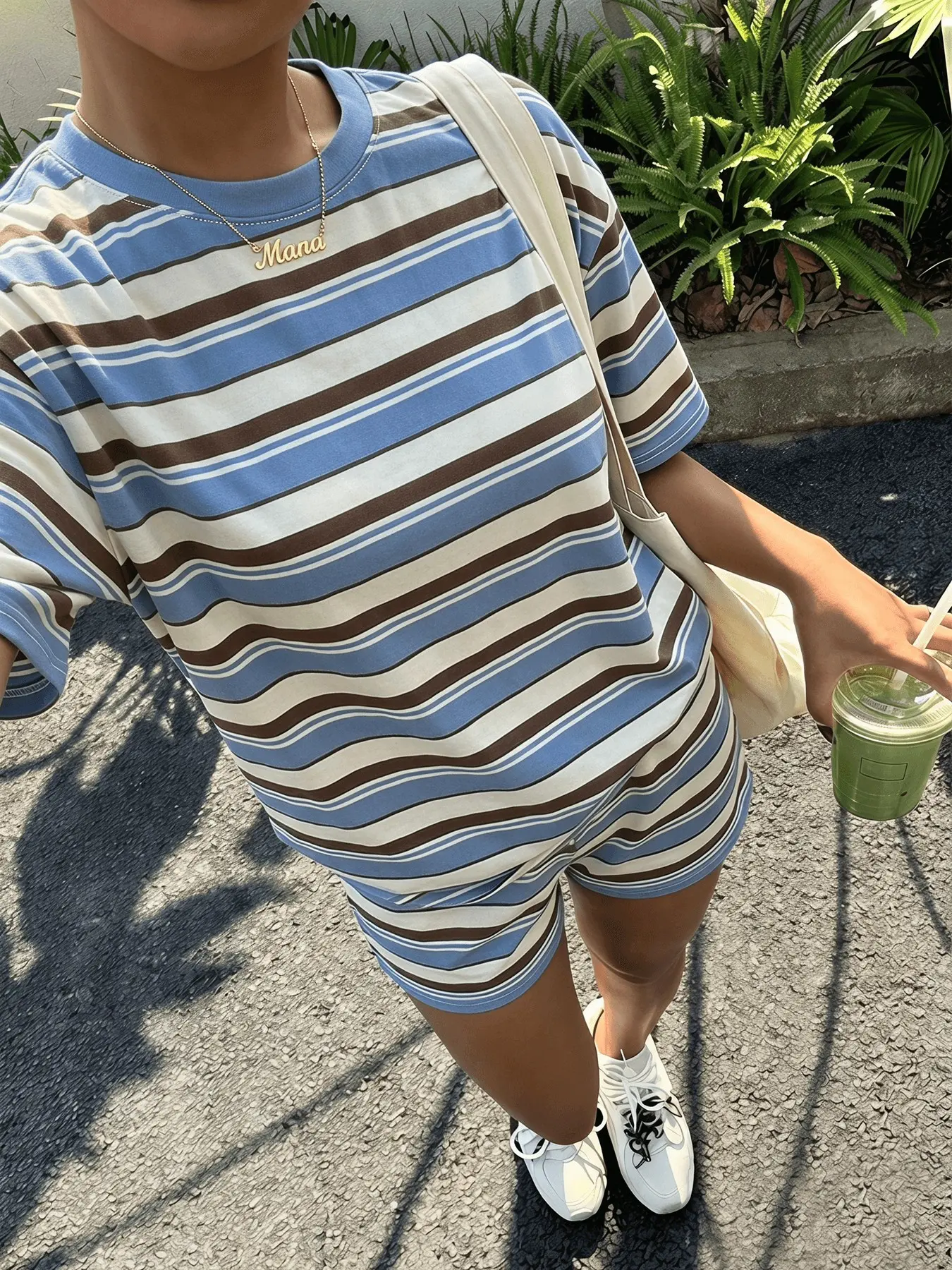 Women's blue striped casual 2-piece set, Relaxed lounge set, loose short-sleeve T-shirt, elastic shorts, soft casual summer outfit, for outings and daily home wear, loose and comfortable pajamas, perfect for brunch and everyday