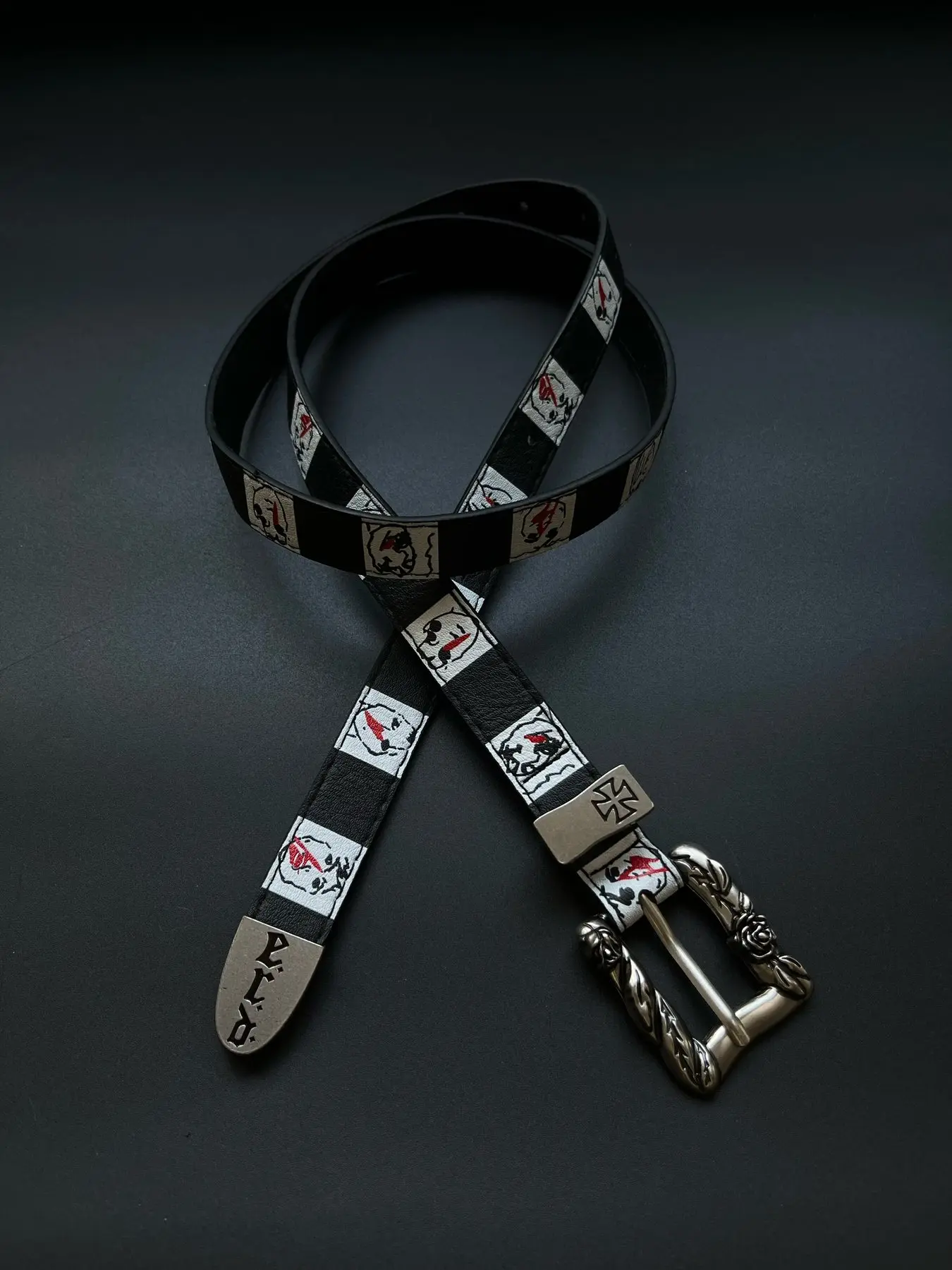 Suitable for both men and women   Melancholic nosebleed belt figure hand drawn pattern checkerboard black and white belt punk personality pants