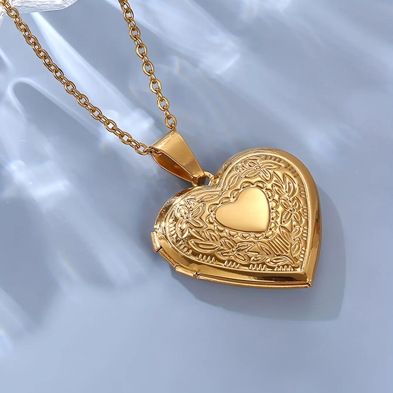 1pc Rose Heart Photo Locket Necklace - Stainless Steel Picture Frame Pendant with Photo Insertable for Keepsake Gift for &, Anniversary Wedding for Wife Husband Mom - Photo Necklace
