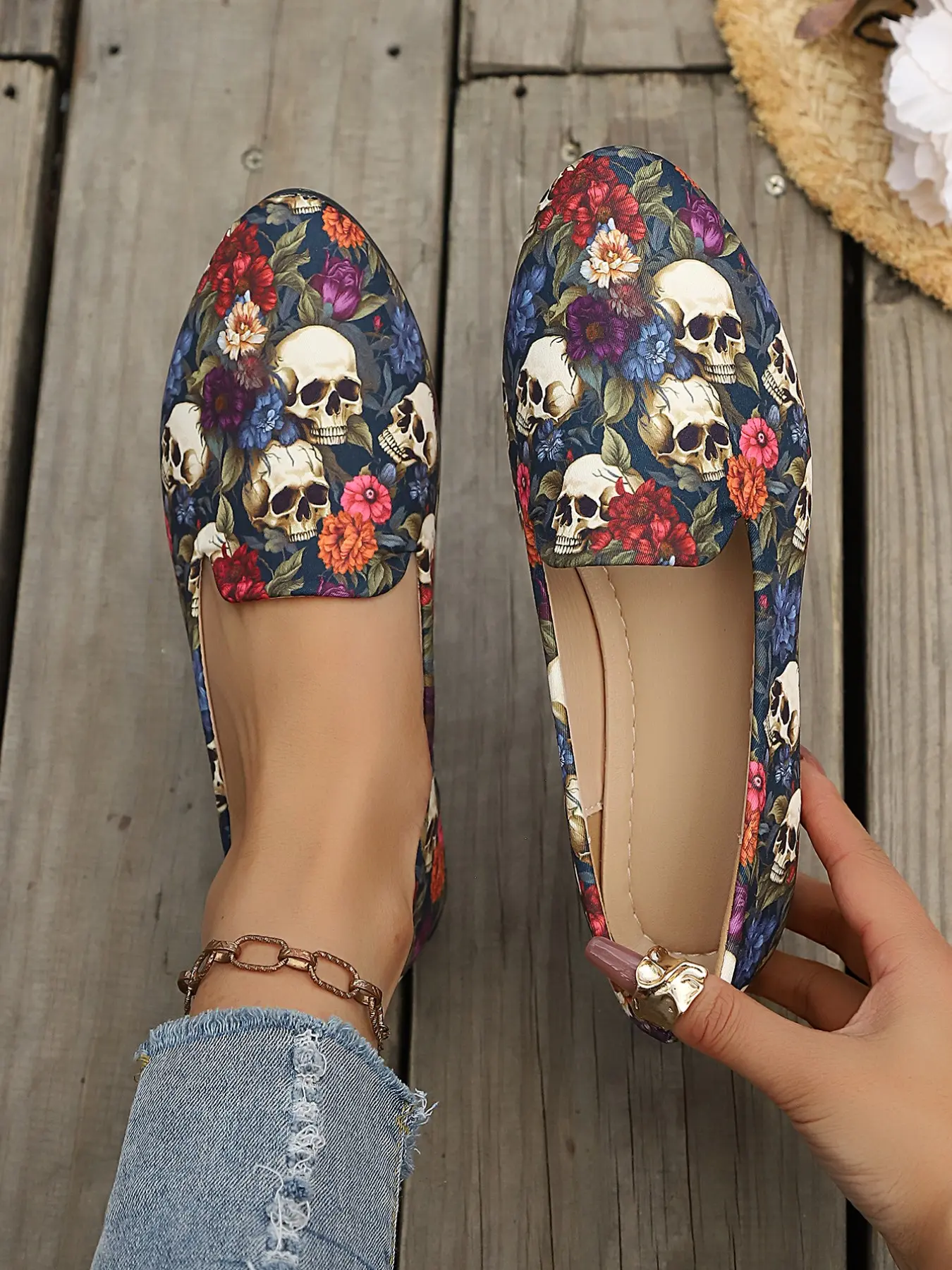Women's Skull Rose Print Flat Round Toe Shoes, Soft Rubber Sole Slip-On Casual Walking Shoes, Dark Style Comfortable Footwear for Spring & Fall
