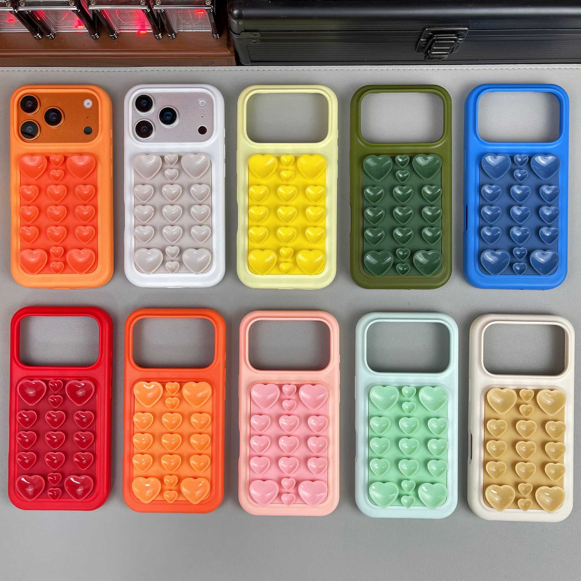 Silicone suction cup suitable for iPhone 17 Pro Max phone case 17/16/15 large hole suction cup stand