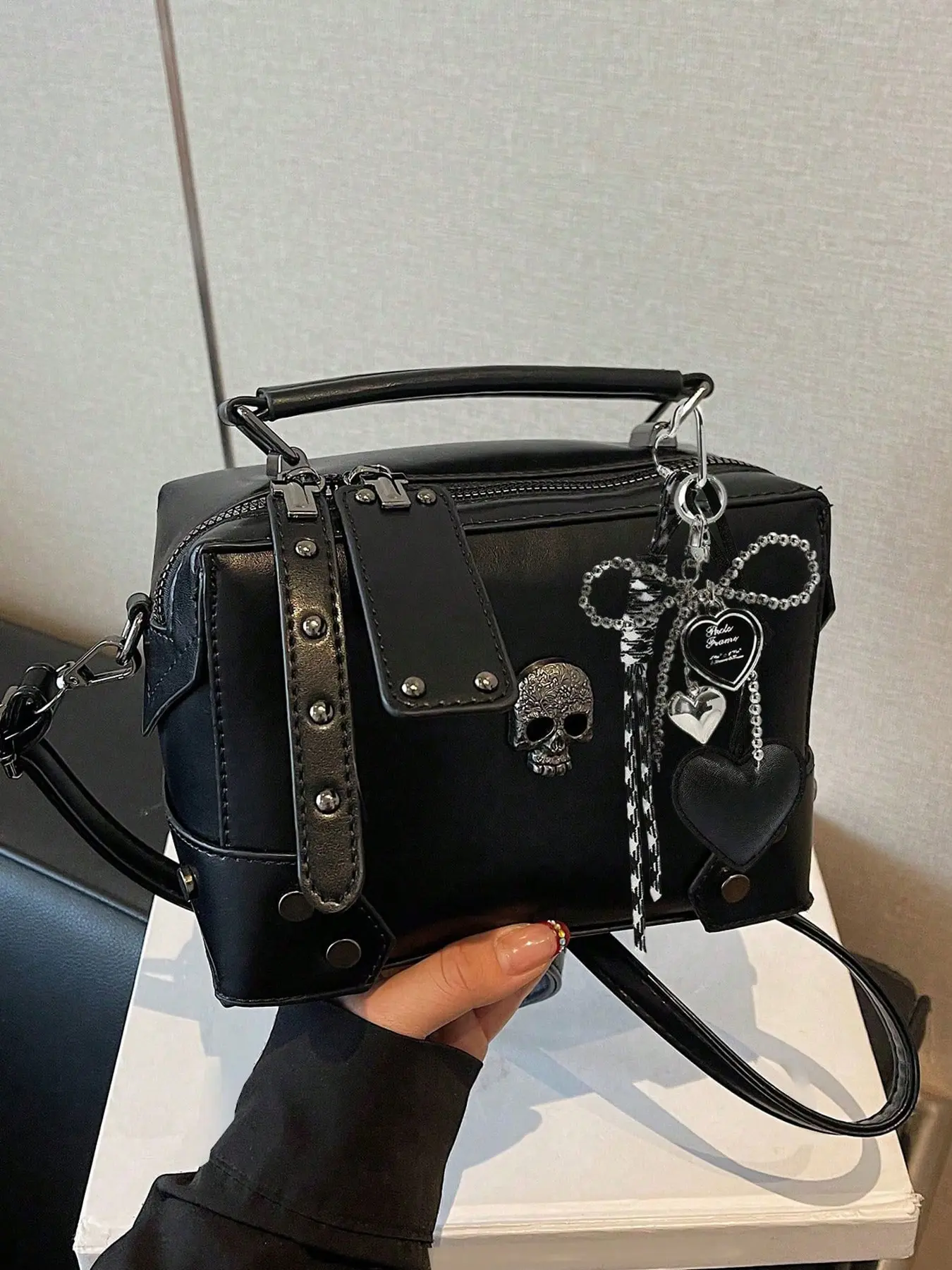 Street punk style elegant and exquisite texture handbag, skull pattern design, pendant design with heart, bow and woven rope elements, fashionable and niche design, versatile single shoulder crossbody handheld bag