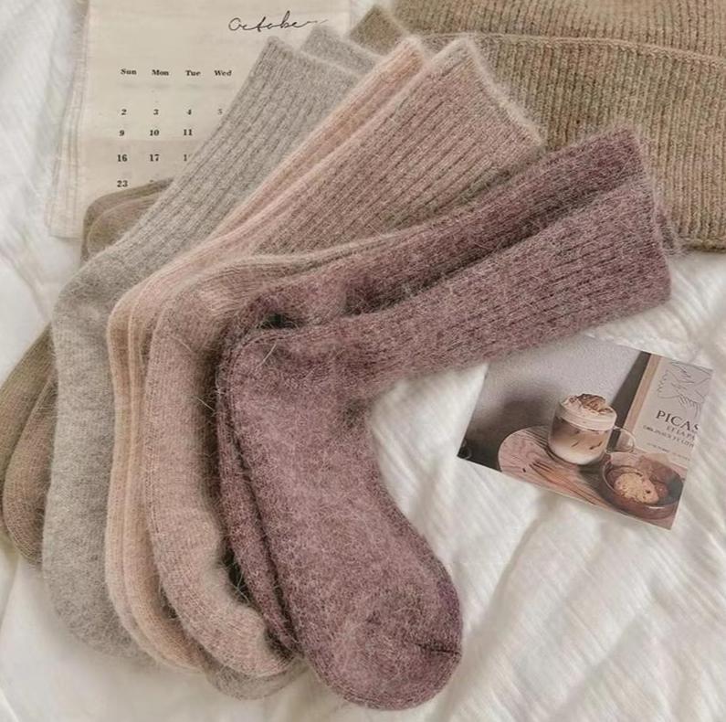 4-Pair Warm Cashmere Wool Socks - Women's Harajuku Minimalist Solid Color Winter Must-Have