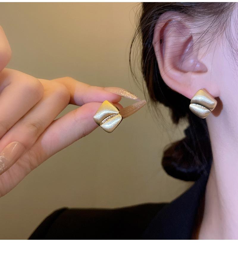 925 silver needle retro metal earrings, women's high-end geometric plain ring ear buckles, versatile and exaggerated commuting earrings