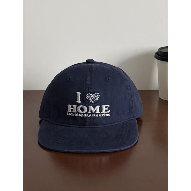 Unique flat-brim vintage letter-embroidered baseball cap for women, new spring street fashion hip-hop cap that makes the face look smaller