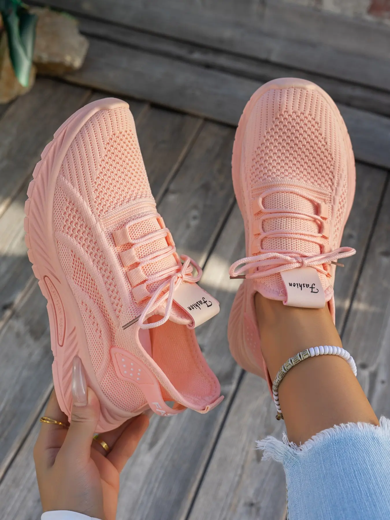 Women Breathable Hollow Fly Knit Lace Up Platform Walking Sneakers, Lightweight Shock Absorbing Non Slip Soft Sole Fashion Casual Running Shoes with Fashion Label for Daily Workout Shopping & Outdoor Travel