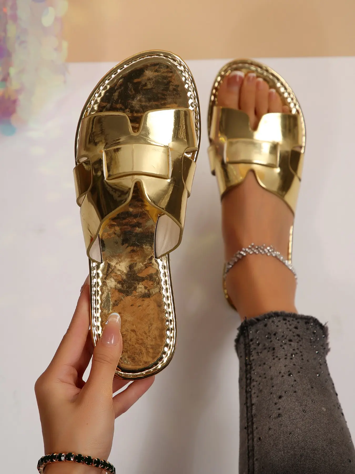 Shiny Metallic Ladies Slippers, Square Toe Slip-On, Glossy PU Leather, Wear-Resistant Rubber Sole, Comfortable Flat Slides for Casual Outings, Fashionable Pu Slides, Casual Fashion Footwear