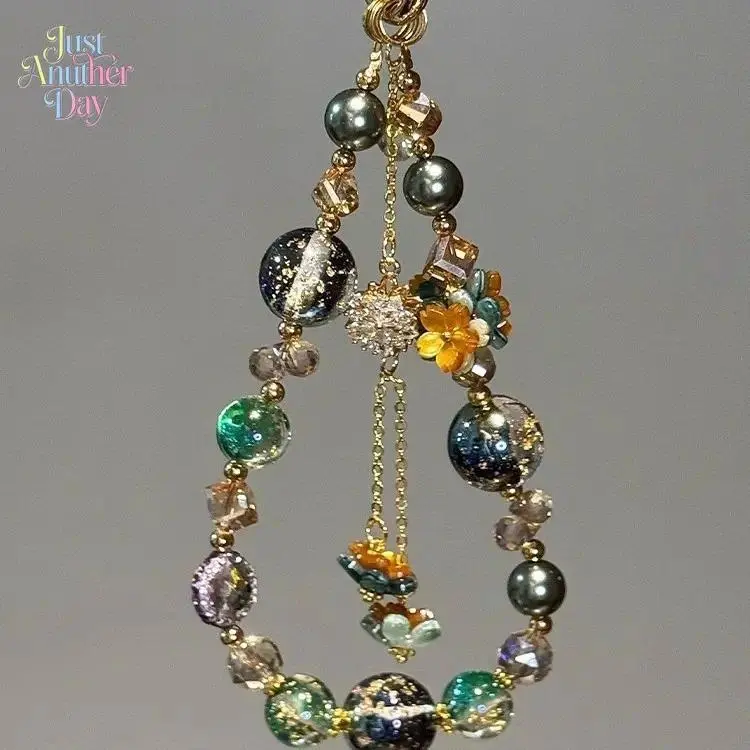 Vintage Galaxy Crystal Beaded Phone Wrist Strap Retro Tassel Dark Academia Aesthetic Handmade Cellphone Charm Outdoor Accessory