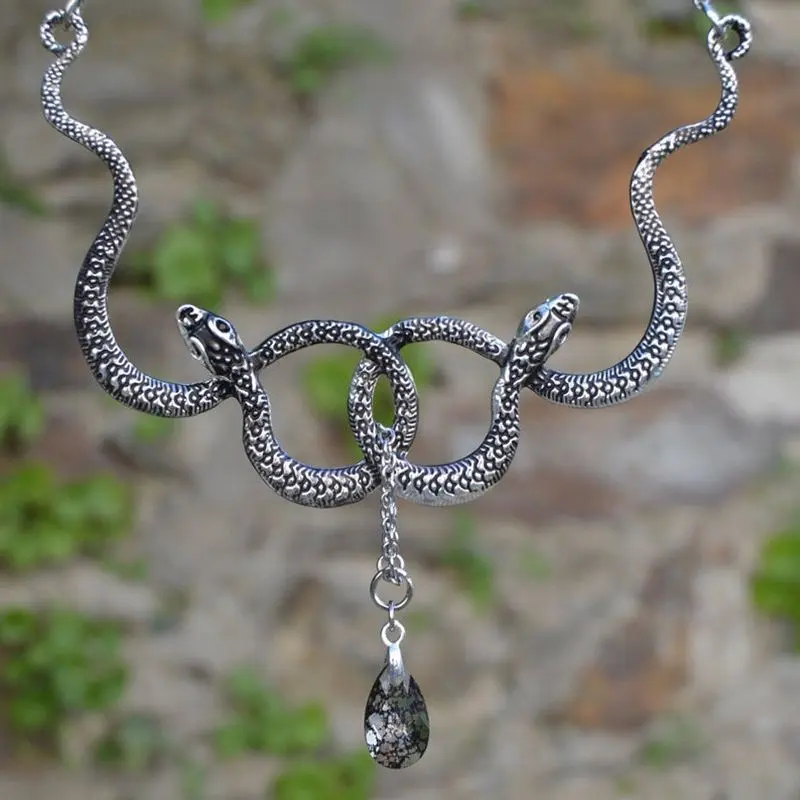 Vintage Creative Double Snake Necklace Gothic Hanging Necklace Snake Lady Fashion Necklace Winding Snake Necklace