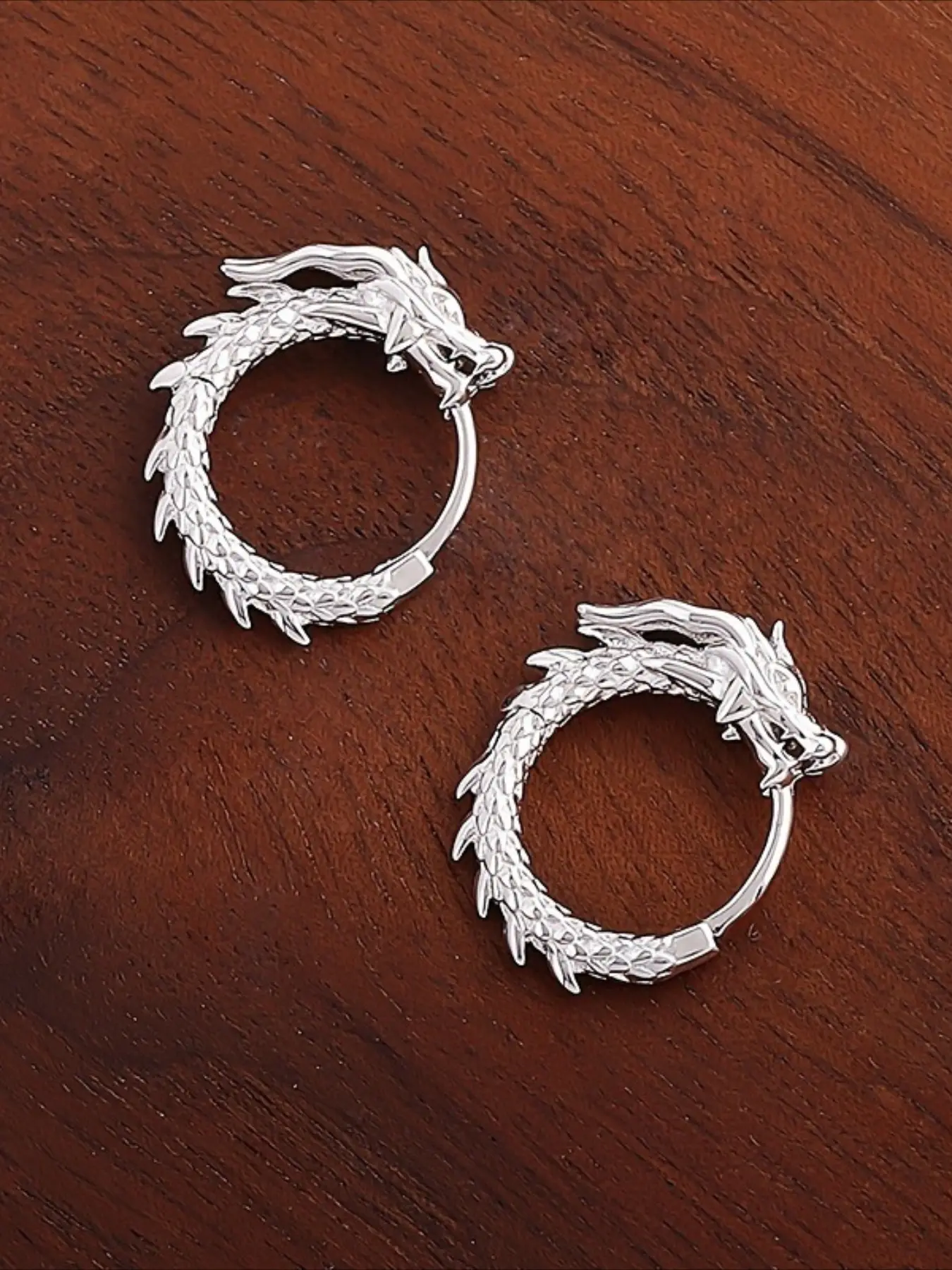 2Pcs Fashion Unique Silver Tone Dragon Earrings Unisex Suitable for Daily Street & Party Wear Trendy Gift for Him & Her.