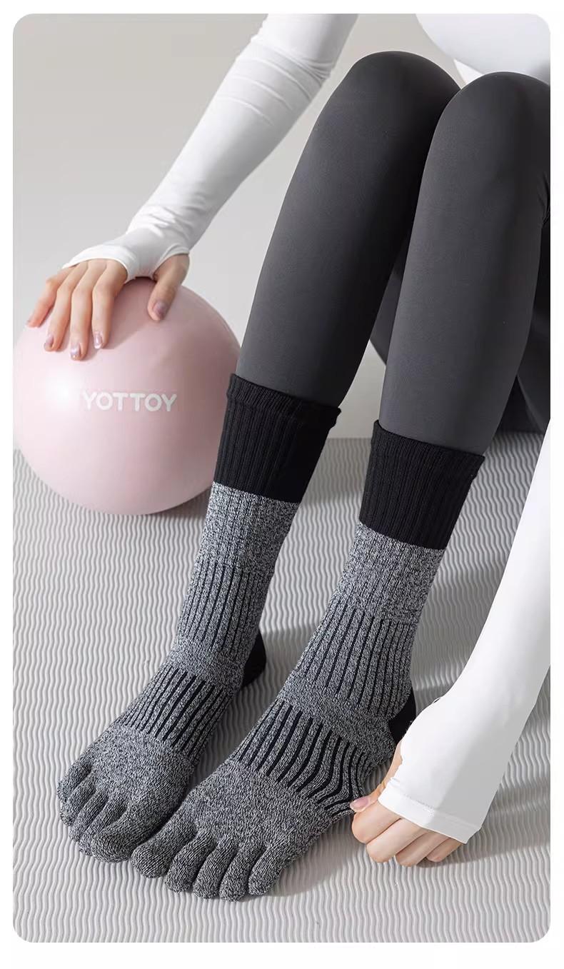 Women's Five Finger Yoga Socks, Non Slip ,Deodorizing Absorb Sweat Summer Indoor Sports ,Professional Fitness Pilates Mid Calf Socks,Non-Slip Toe-Separating Yoga Socks for Women - Cushioned Athletic Socks for#Yoga, Pilates, Barre & Gym Workouts