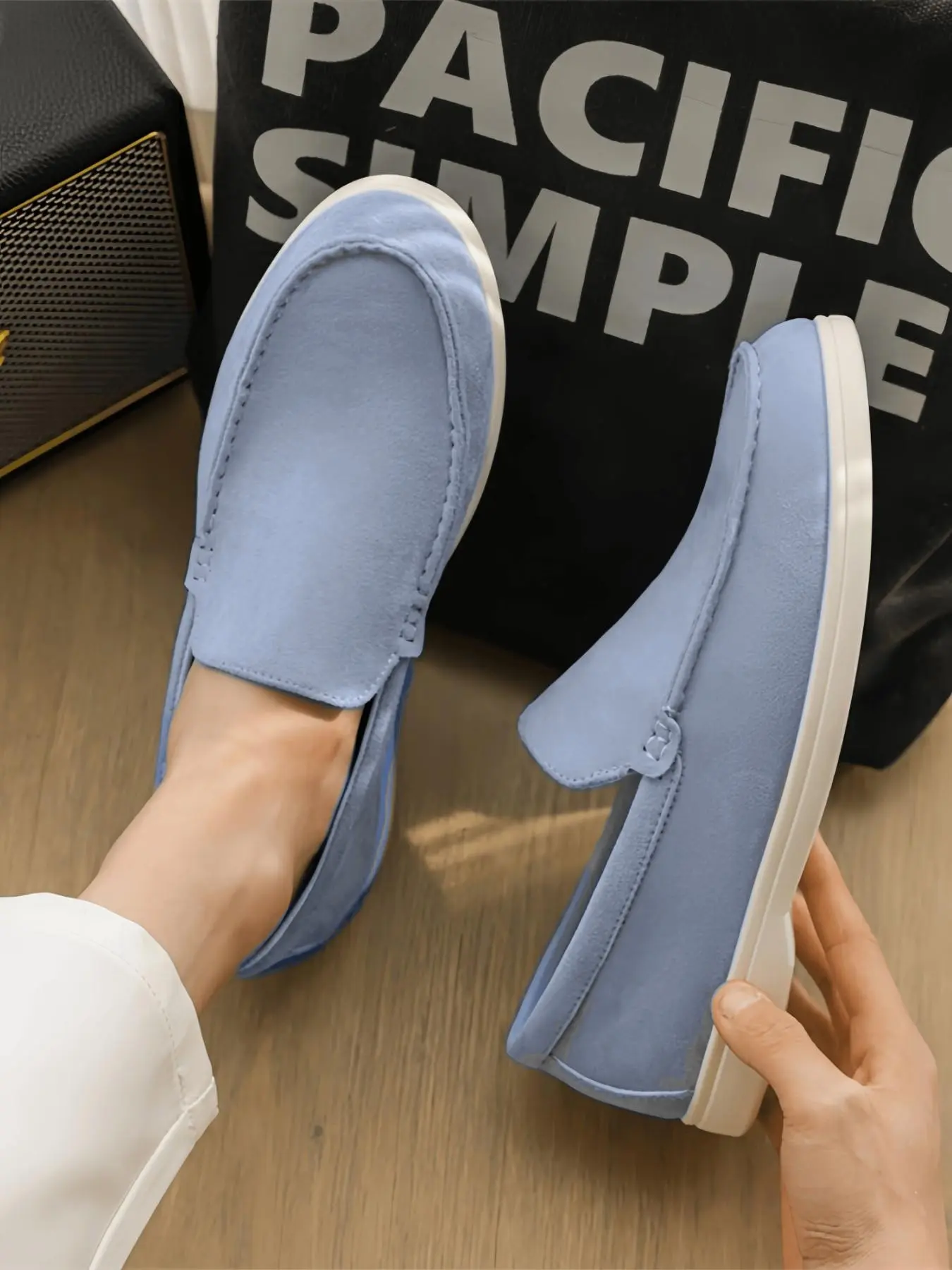 Men's Retro Suede Slip-on Loafers Flat Light Business Casual Style PU Leather Footwear Velvet Soft Surface Lightweight Anti-slip Outsole Metal Buckle Decoration For Daily Commute Office Casual Driving Versatile Wear Footwear Slip on Shoes