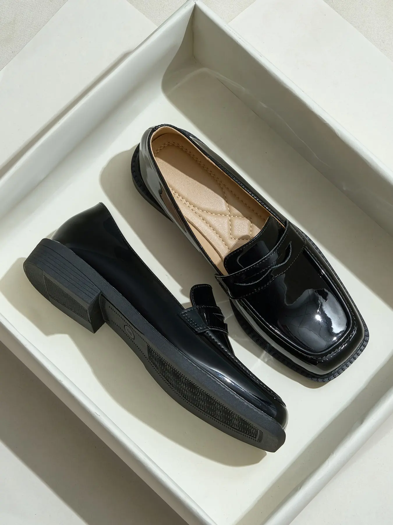 Women's Fashion Spring New High-End Glossy Leather Thick Sole Square Toe Versatile Mid Heel Soft Bottom Slip-On Oxford Shoes Versatile Everyday Footwear