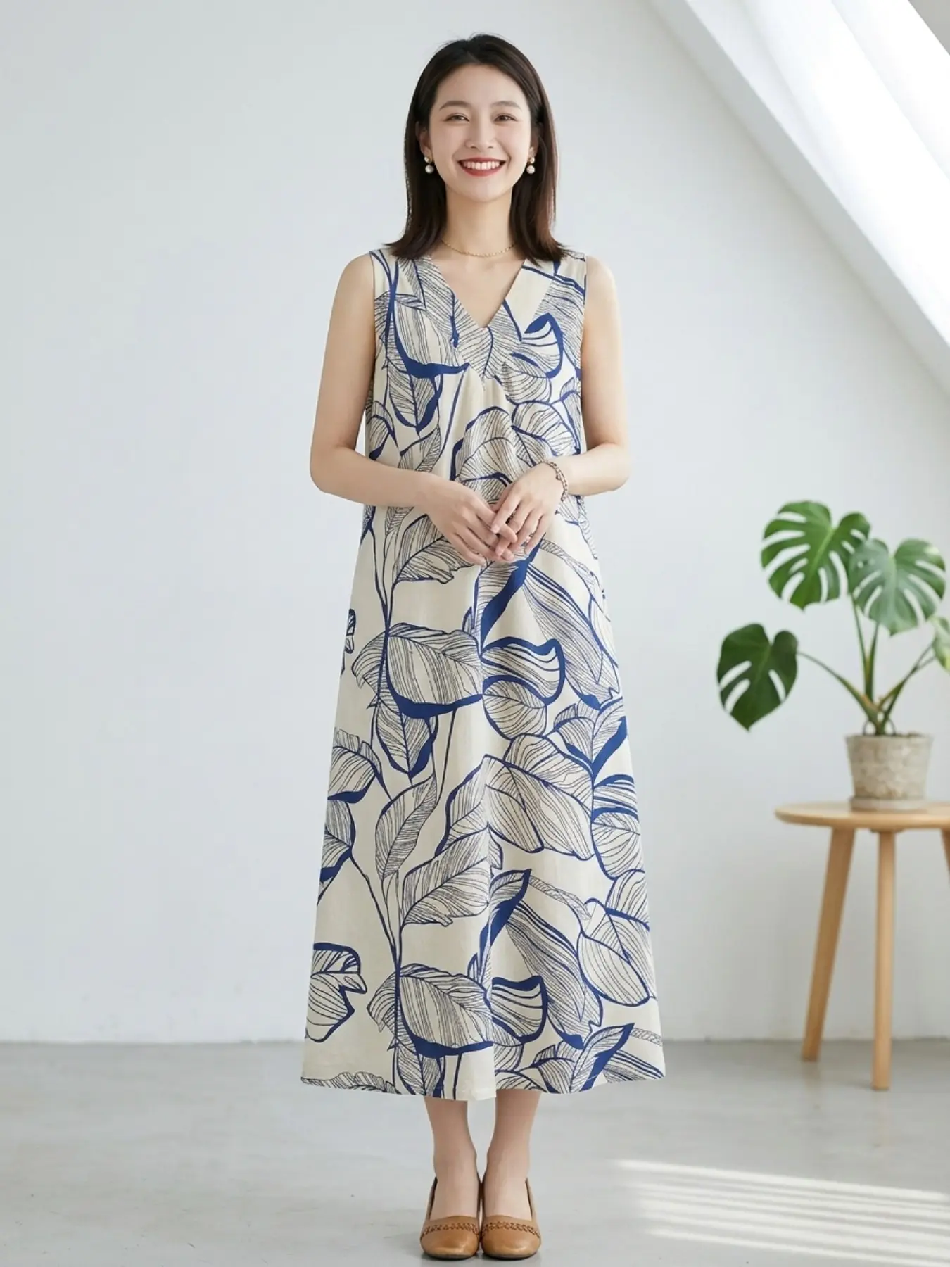 Korean Style Loose Fit Midi Dress, Leaf Print, Sleeveless, Casual, Reversible, Over-The-Knee, Fashionable and Age-Reducing
