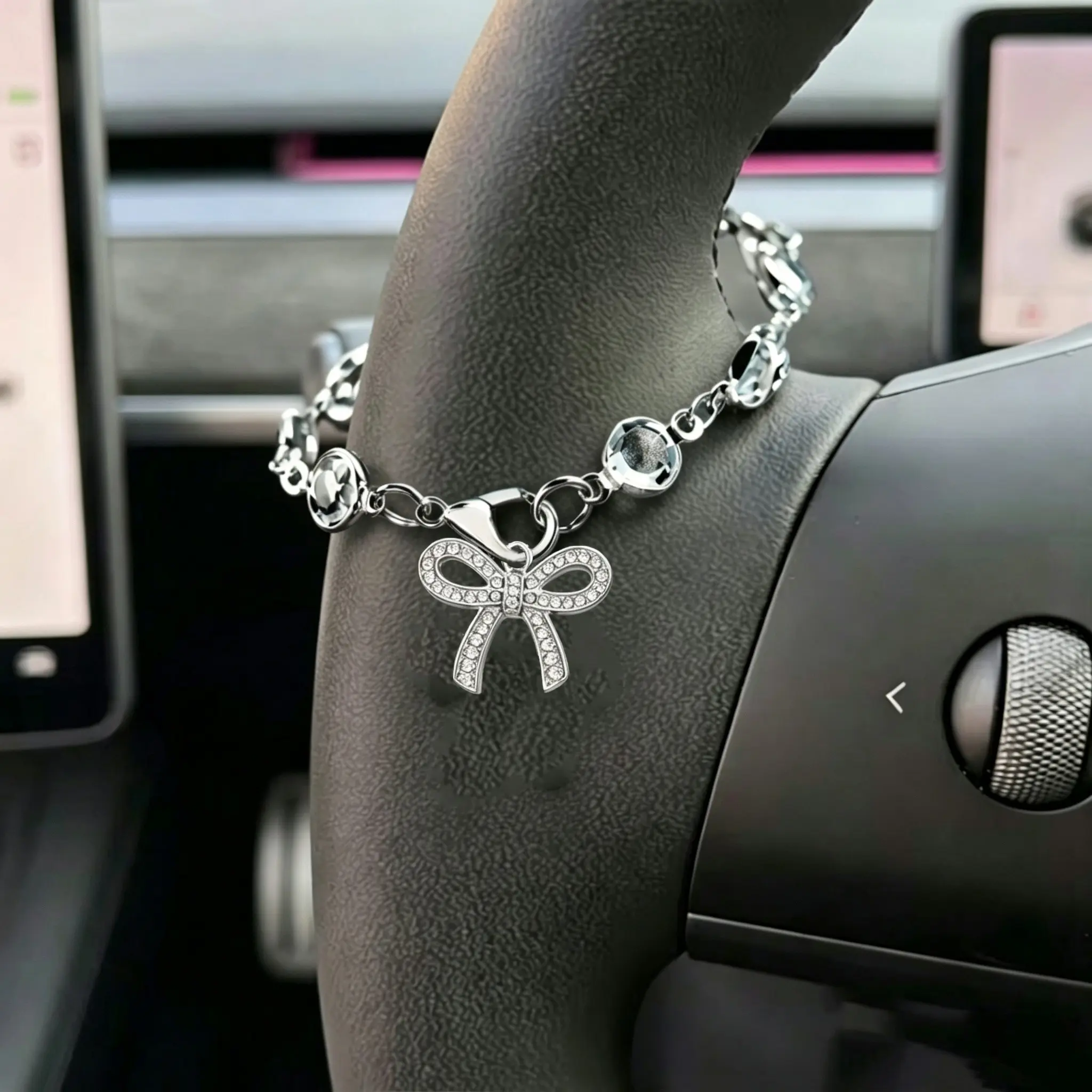 Shimmering Rhinestone Bow Chain Car Steering Wheel Decor, Elegant Lady Car Interior Accessory, Stylish Dashboard Ornament