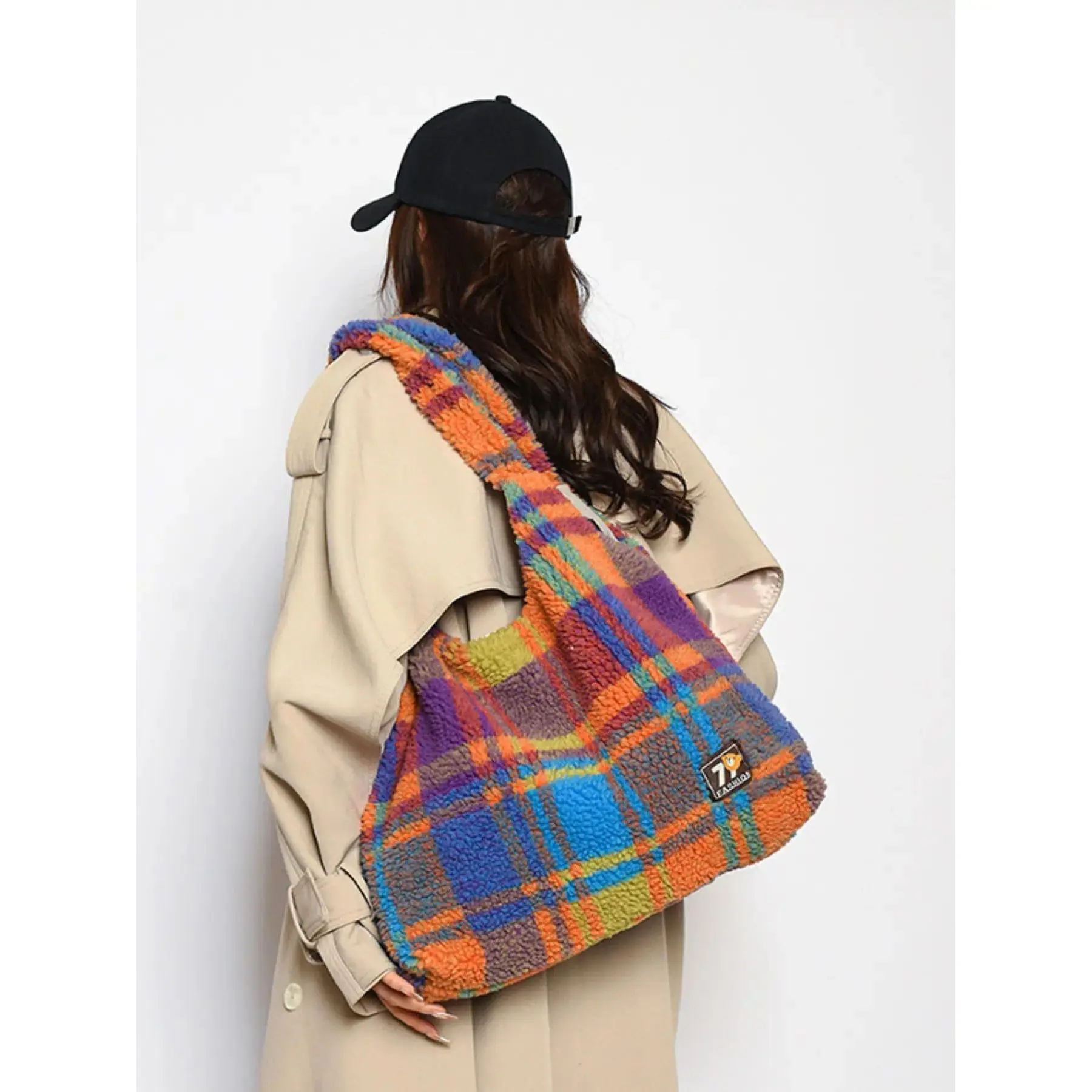 Sherpa Tote Bag for Women, Fuzzy Colorblock Shoulder Purse with Soft Lamb Wool Texture, Large Capacity for Winter & Everyday Carry, Tote Bags, Shoulder Strap, Casual, Fuzzy Look, Sherpa Wool, Soft Texture