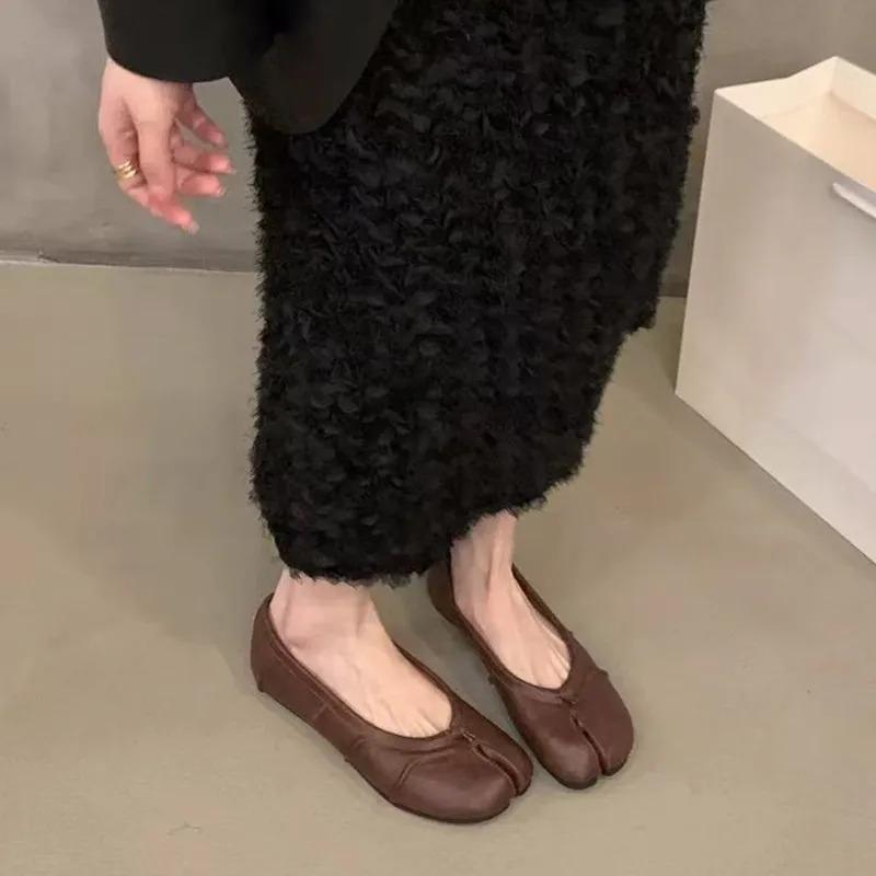 New Soft Leather Split Toe Women Tabi Ballet Flats Spring Autumn Comfortable Walking Lazy Loafers Casual Girls Dance Shoes New Soft Leather Split Toe Women Tabi Ballet Flats Spring Autumn Comfortable Walking Lazy Loafers Casual Girls Dance Shoes
